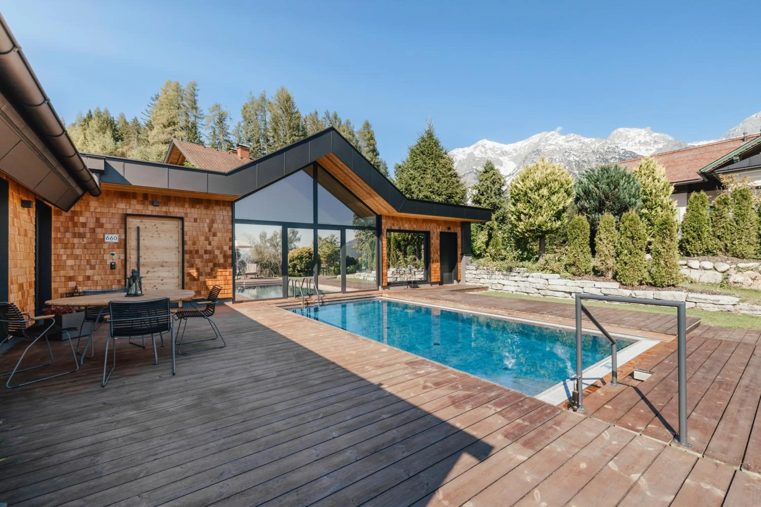 Swimming pool in Hotel Annelies