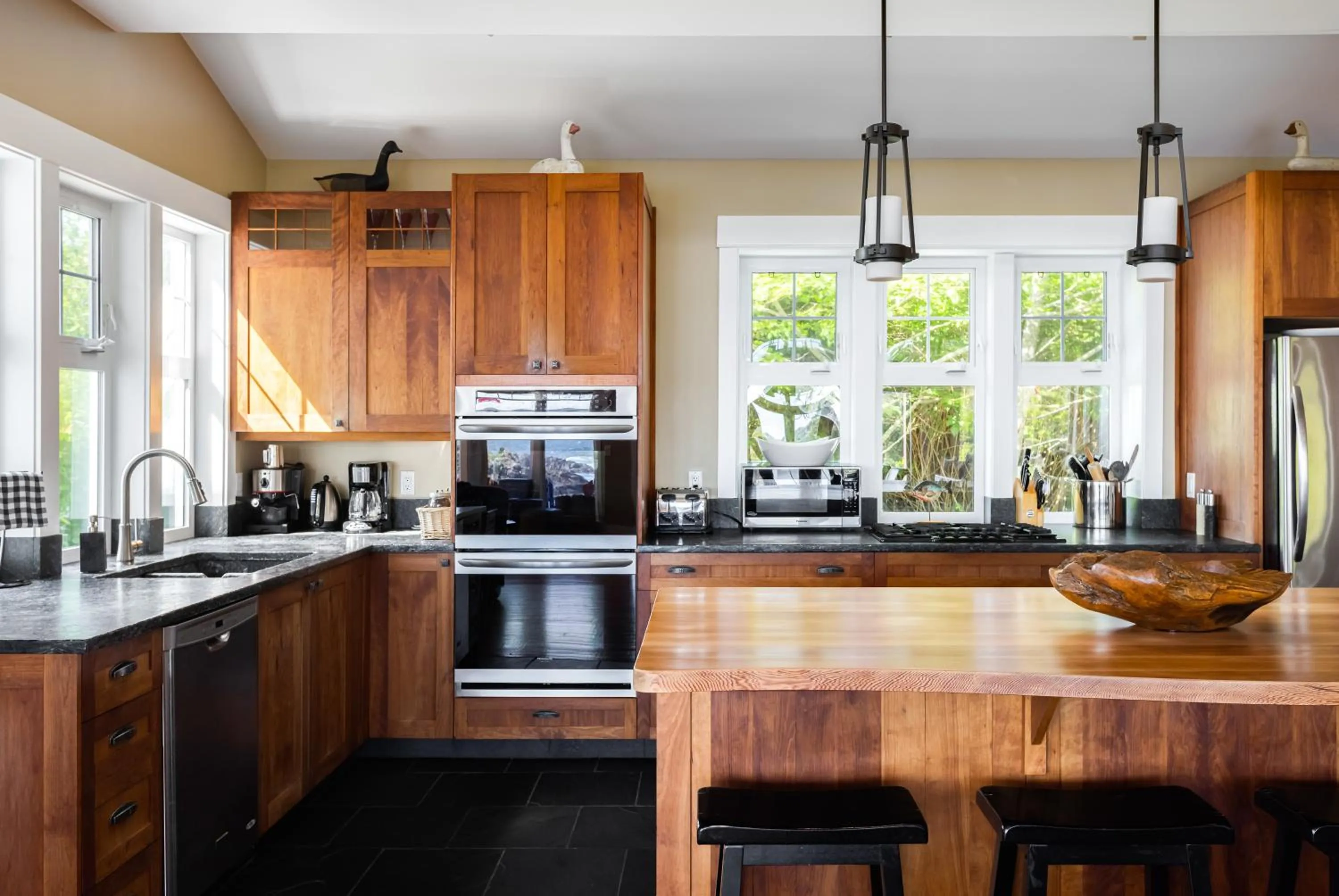 Kitchen or kitchenette in Black Rock Beach House