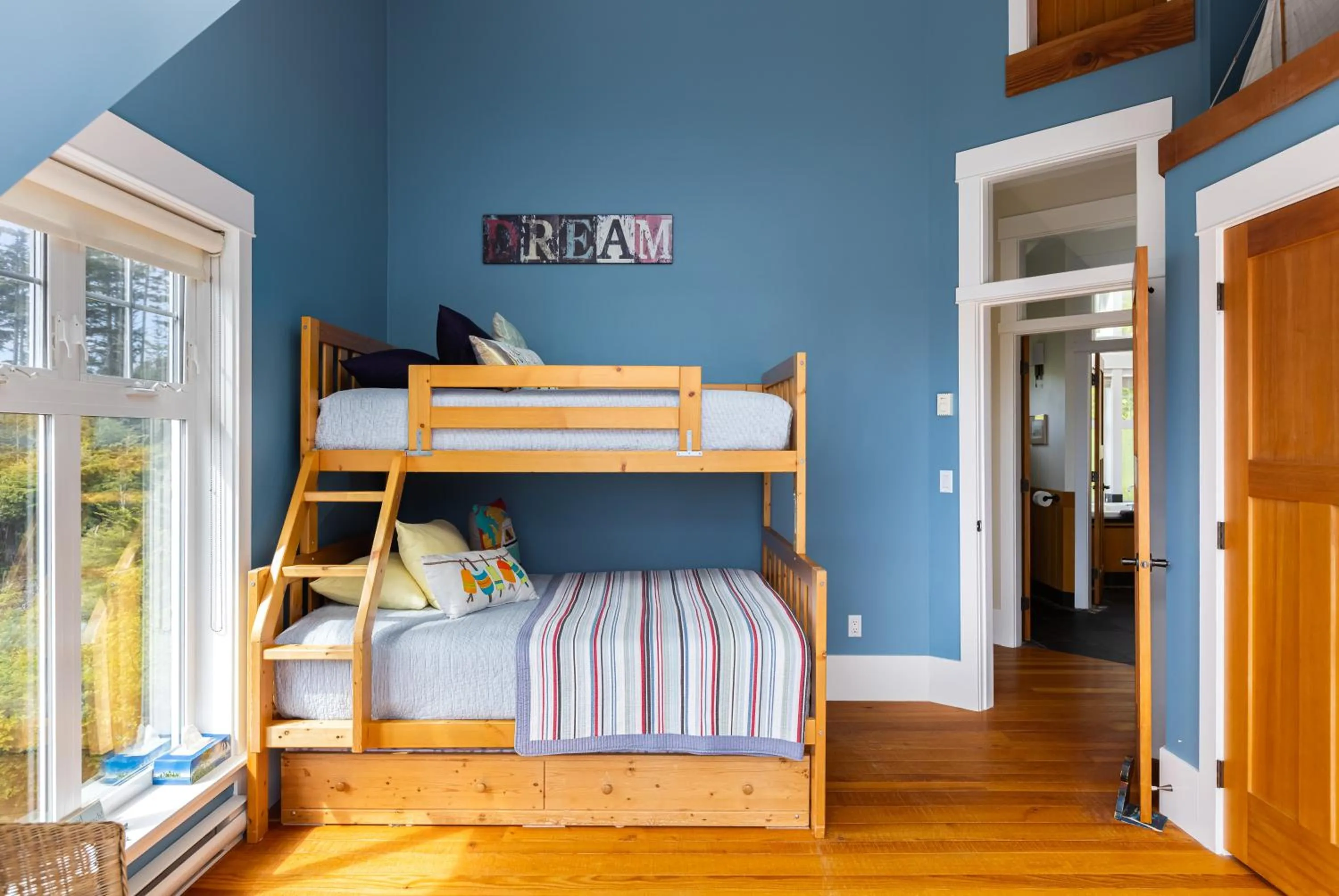 bunk bed, Bed in Black Rock Beach House