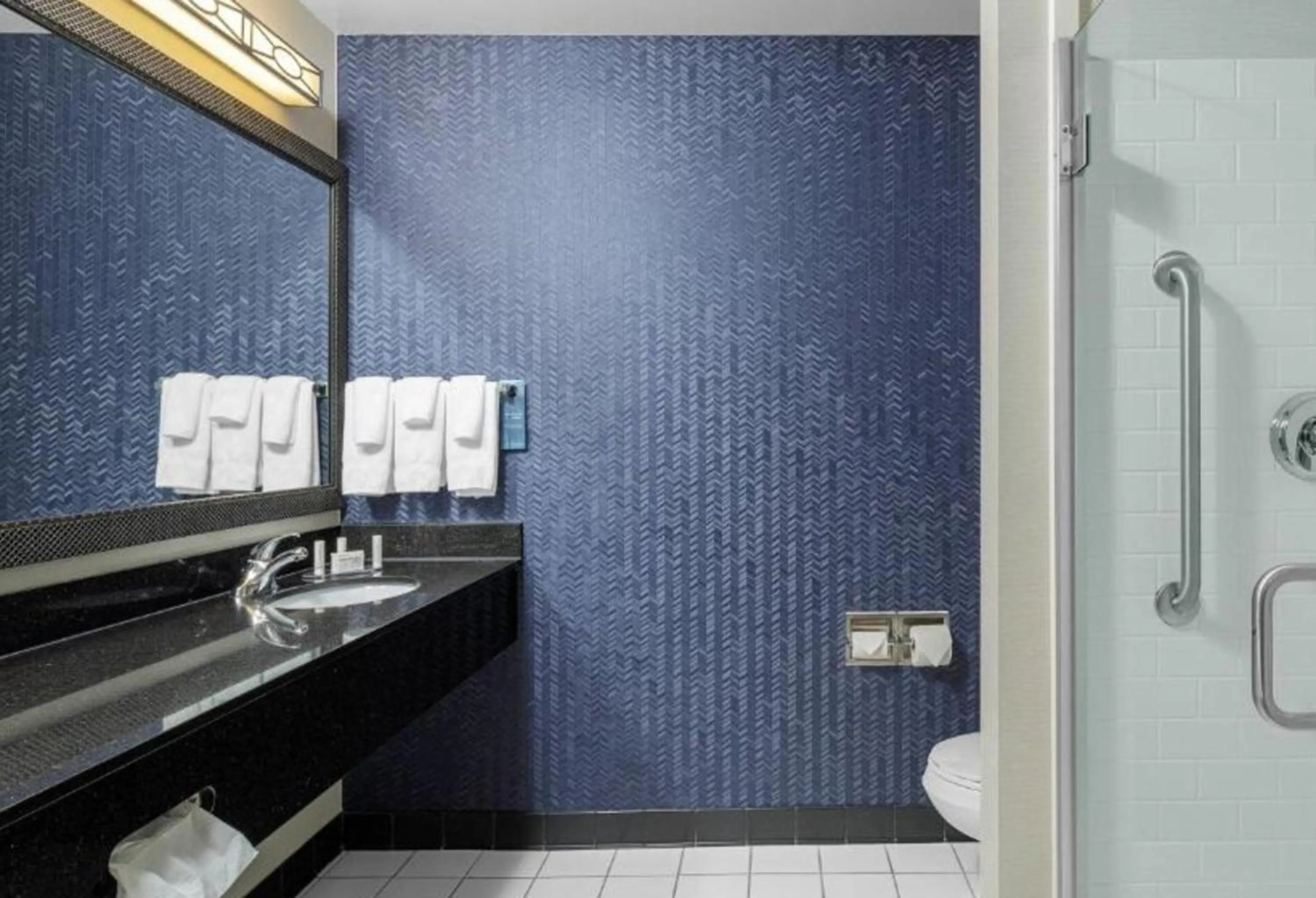 Bathroom in Fairfield Inn & Suites by Marriott Paducah