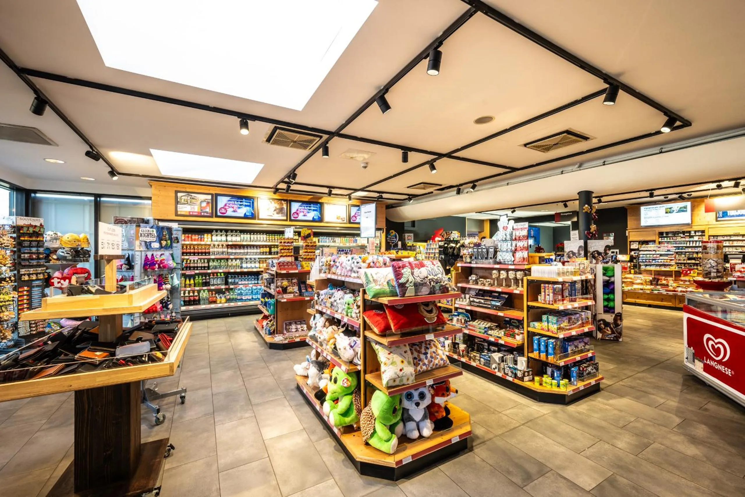 Shopping Area in Coffee Fellows Hotel Irschenberg Süd