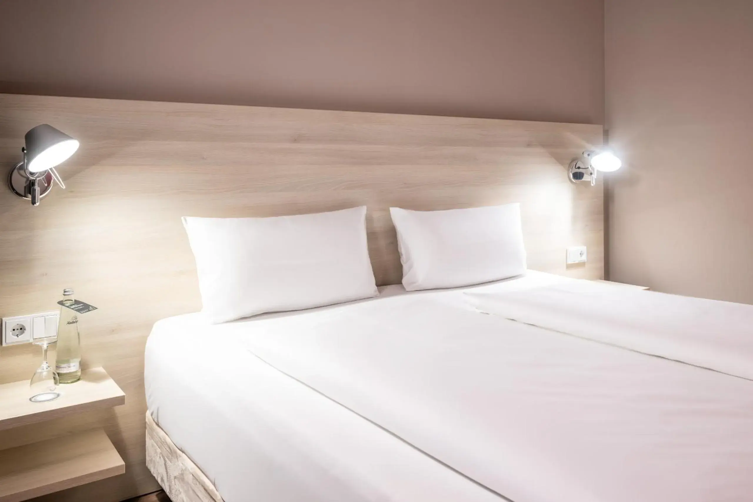 Twin Room with Shared Bathroom in Coffee Fellows Hotel Irschenberg Süd Twin Room with Shared Bathroom in Coffee Fellows Hotel Irschenberg Süd