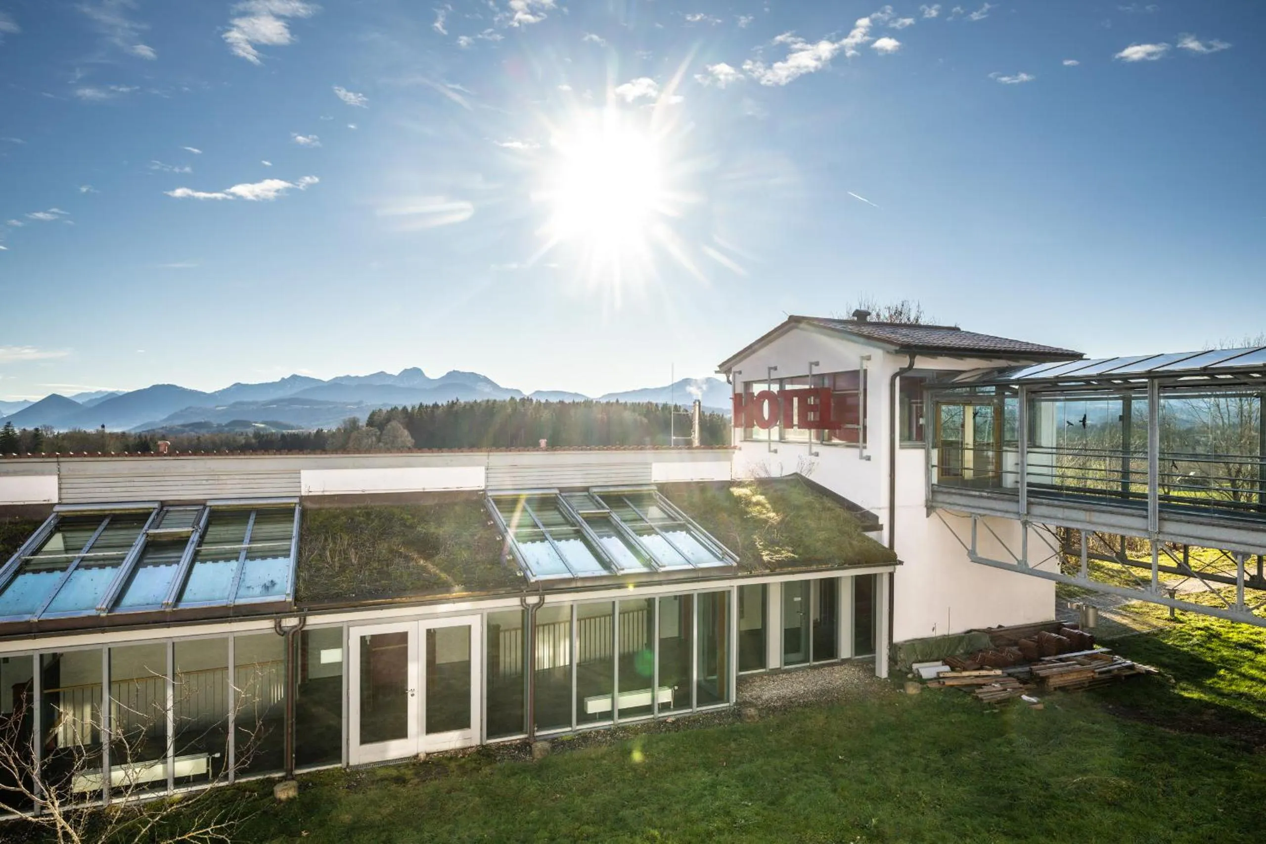 Facade/entrance in Coffee Fellows Hotel Irschenberg Süd