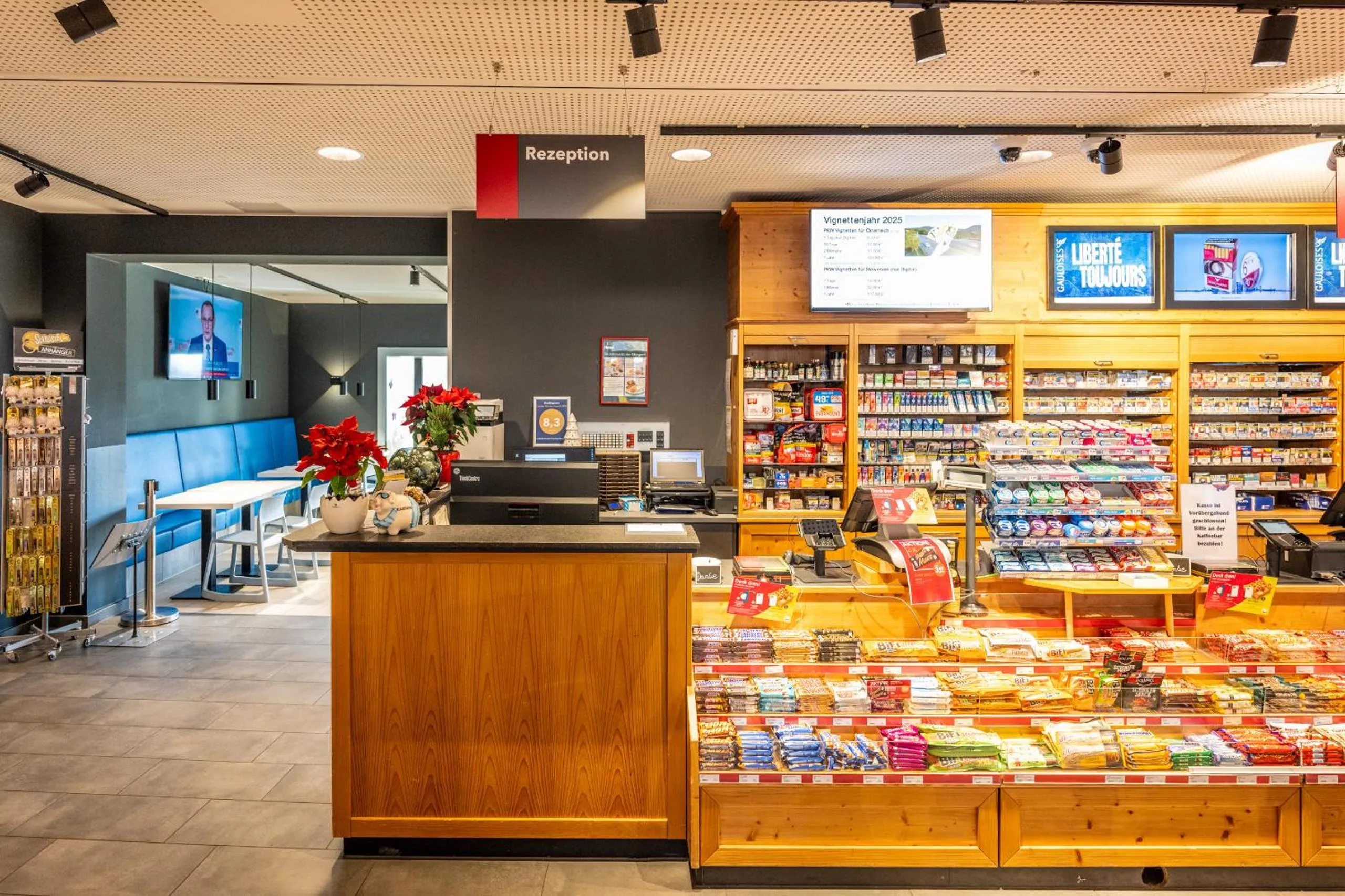 Lobby or reception in Coffee Fellows Hotel Irschenberg Süd