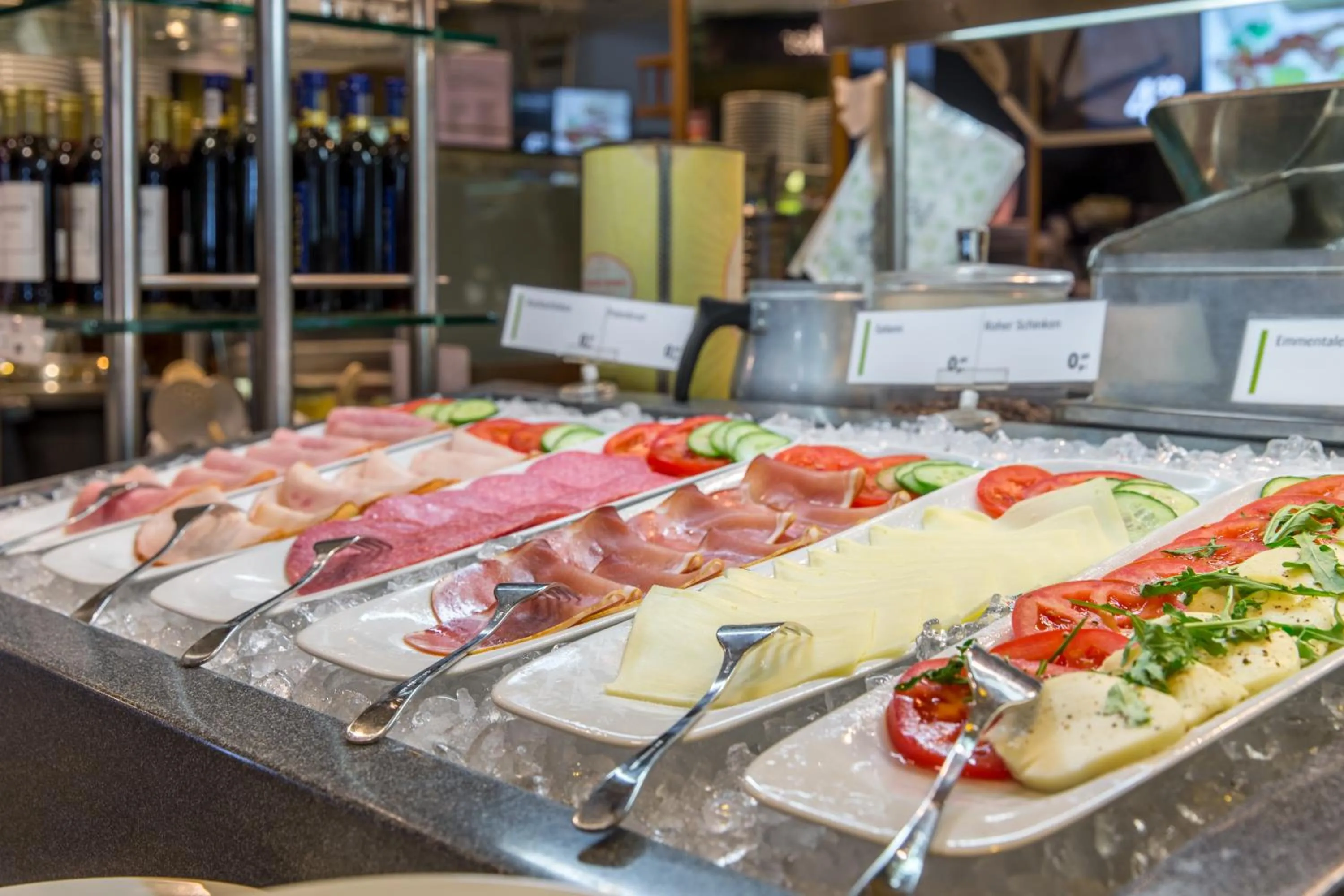 Buffet breakfast in Coffee Fellows Hotel Irschenberg Süd