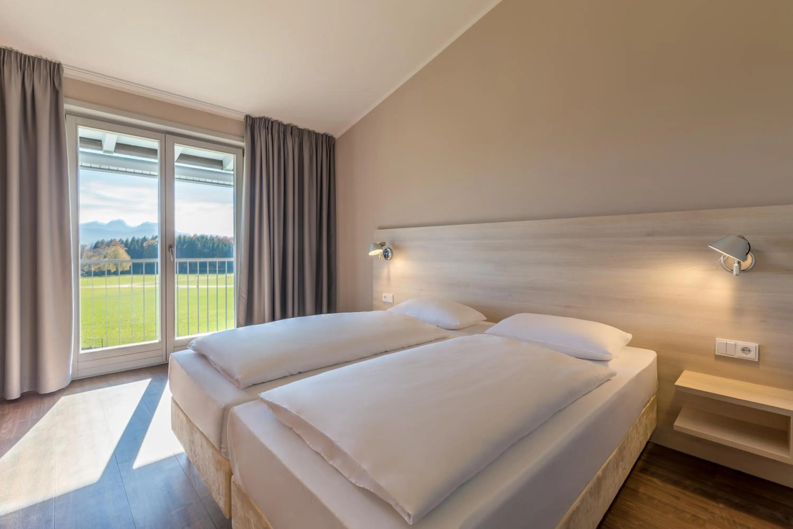 Superior Twin Room - single occupancy in Coffee Fellows Hotel Irschenberg Süd