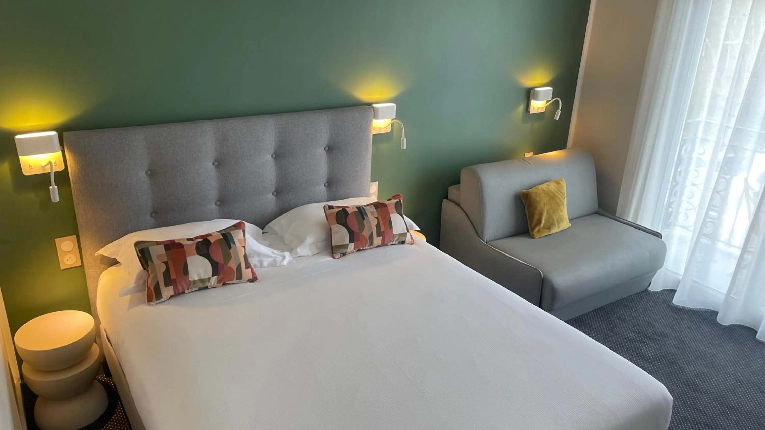 Photo of the whole room, Bed in Cit'Hotel Logis De Brou, Bourg en Bresse