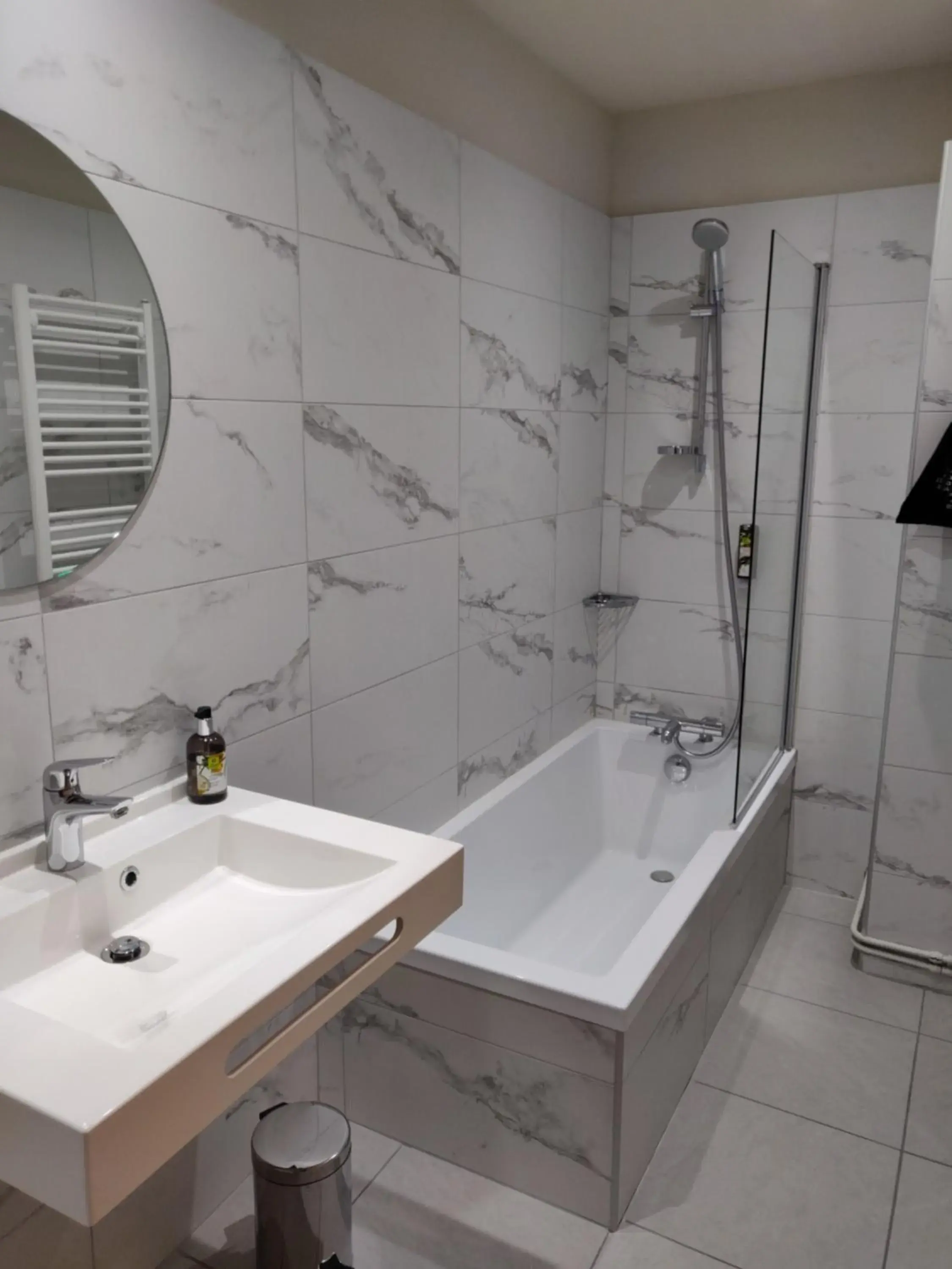 Bathroom in Cit'Hotel Logis De Brou, Bourg en Bresse Bathroom in Cit'Hotel Logis De Brou, Bourg en Bresse