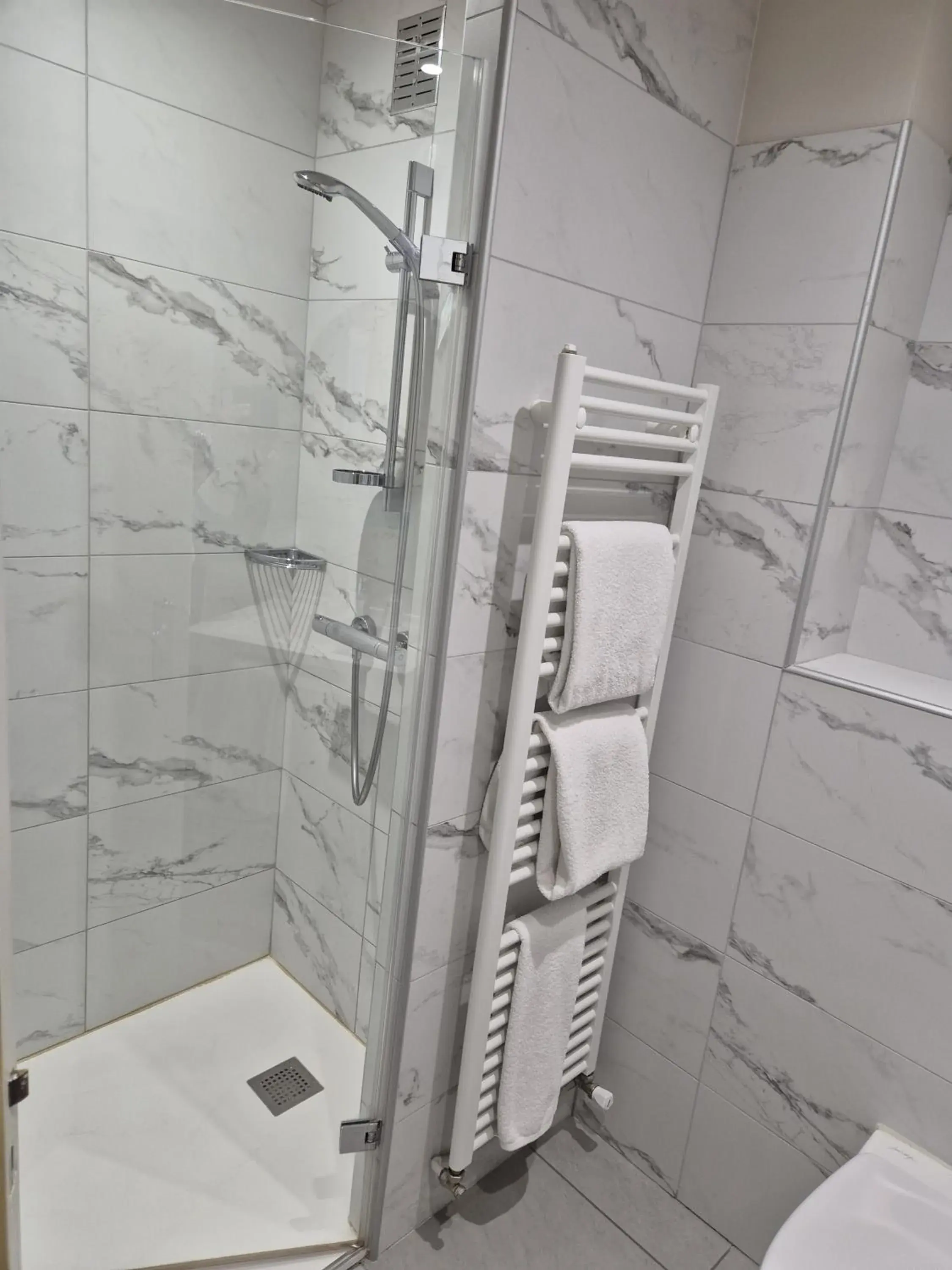 Bathroom in Cit'Hotel Logis De Brou, Bourg en Bresse Bathroom in Cit'Hotel Logis De Brou, Bourg en Bresse