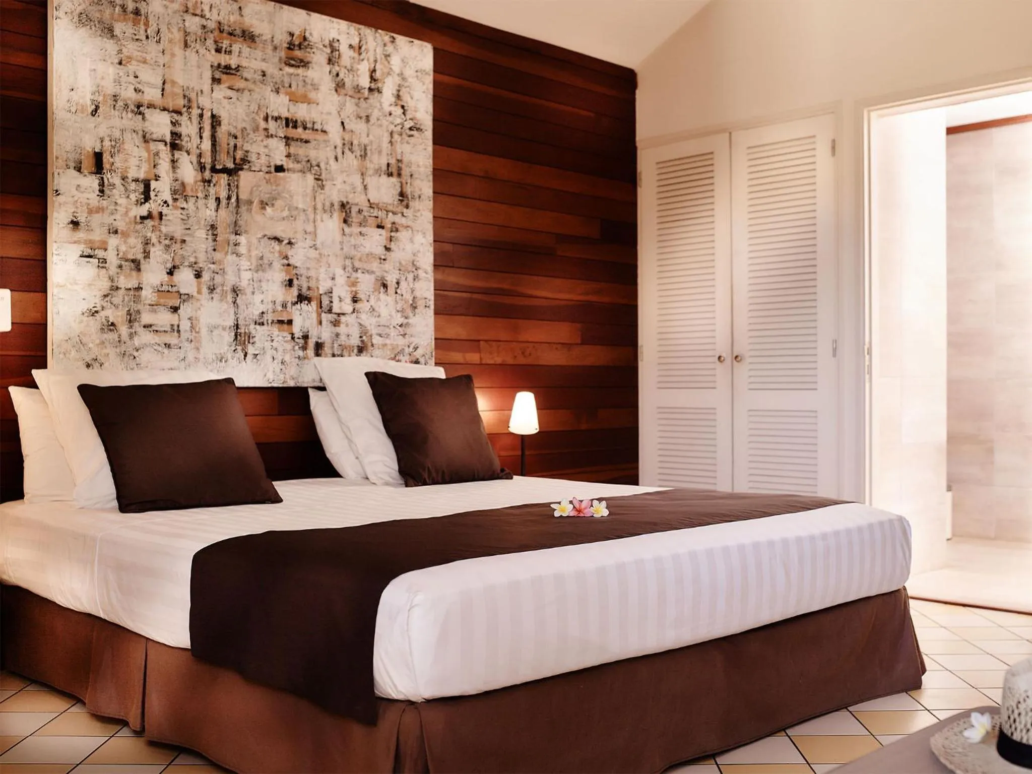 Restaurant/places to eat, Bed in Iloha Seaview Hotel