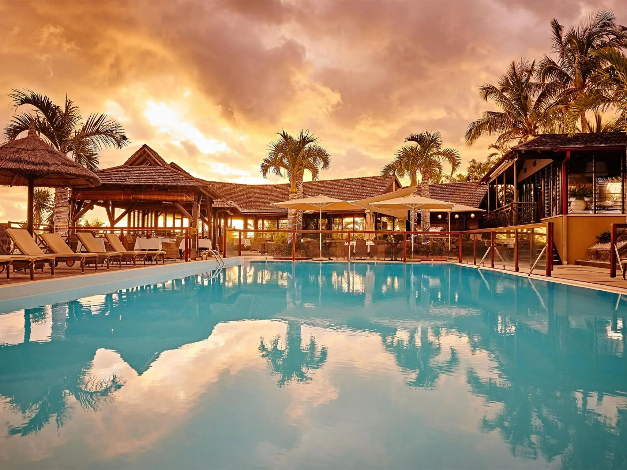 Pool view in Iloha Seaview Hotel