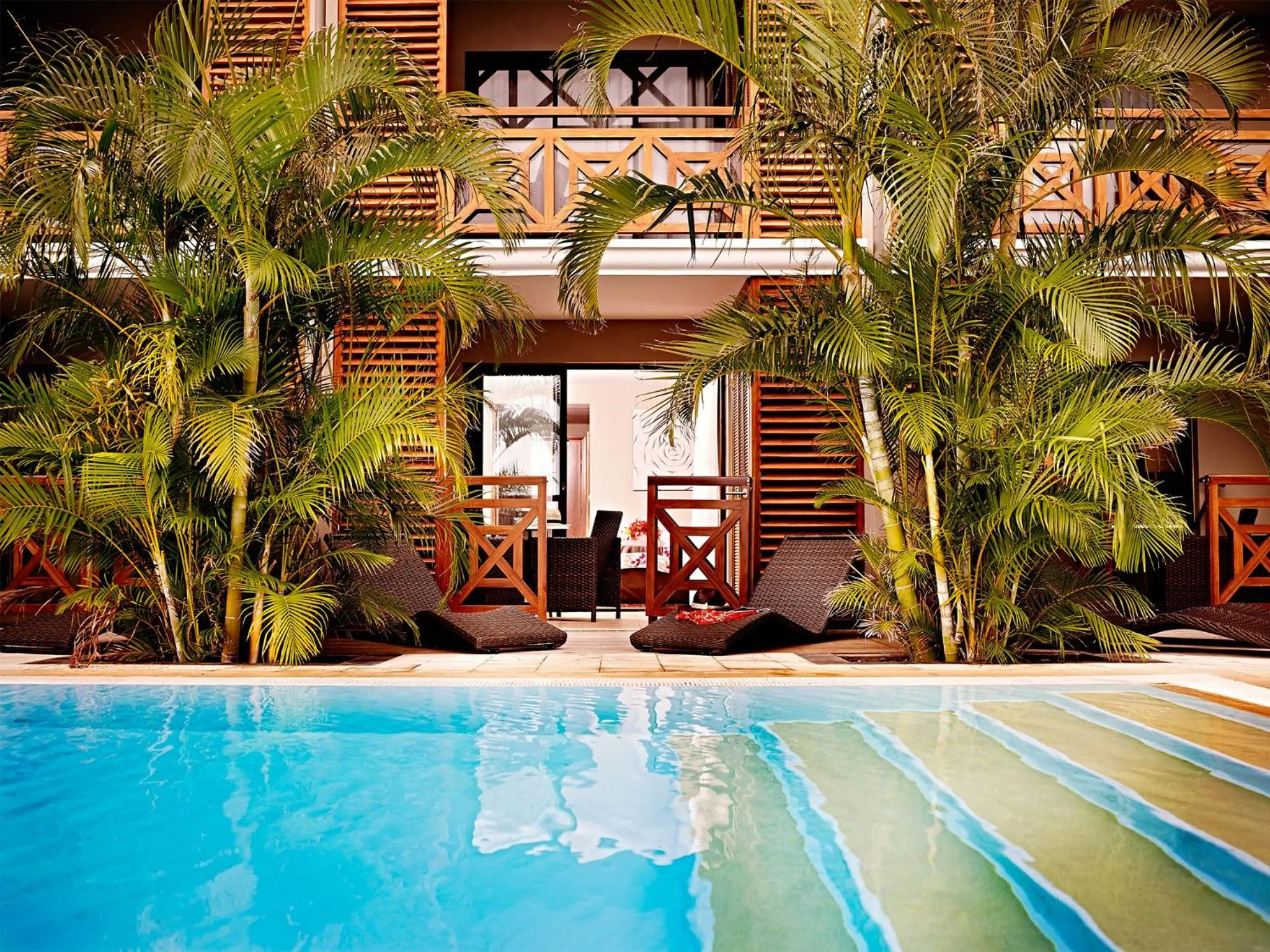 Swimming pool in Iloha Seaview Hotel