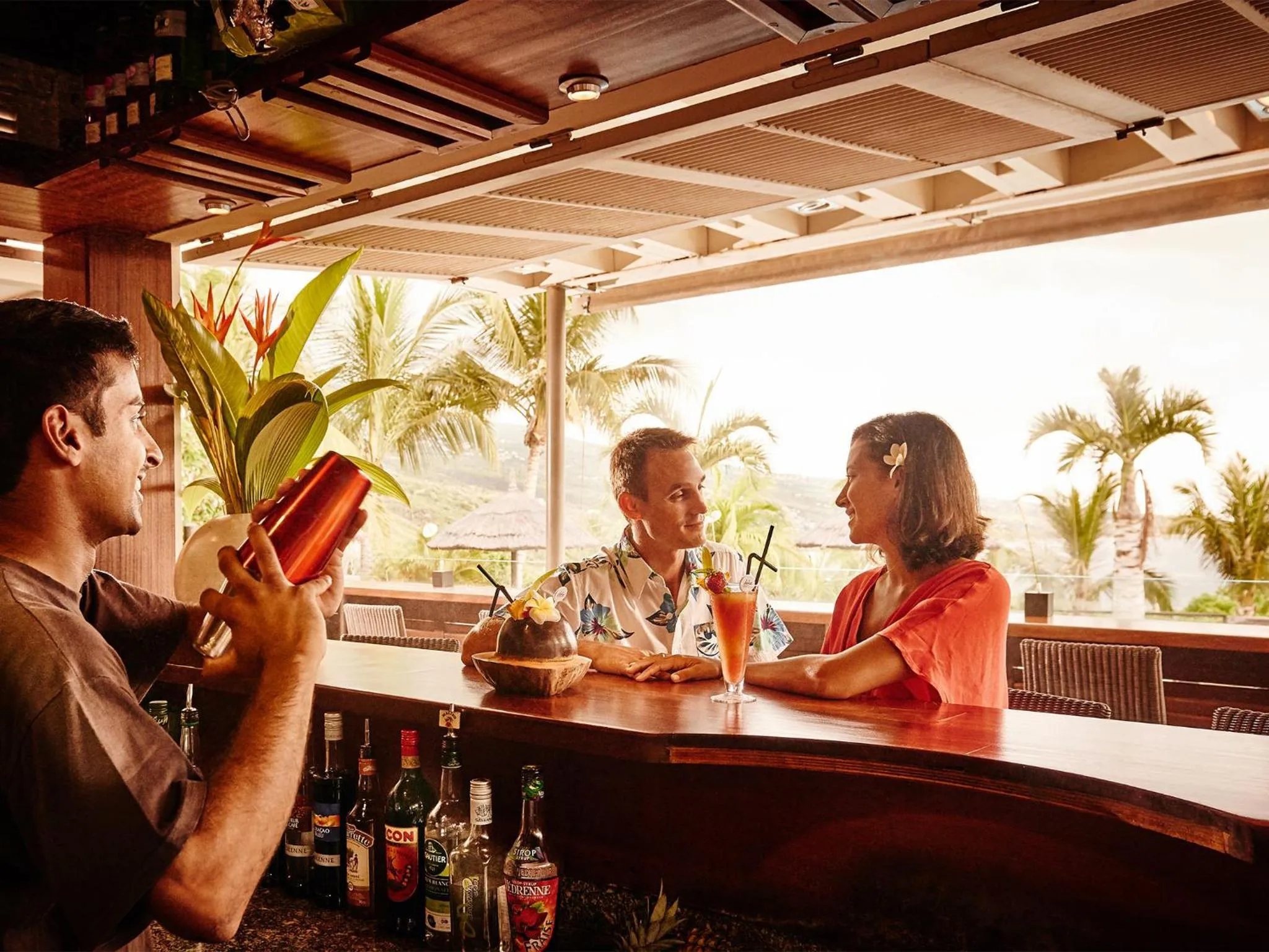 Lounge or bar in Iloha Seaview Hotel