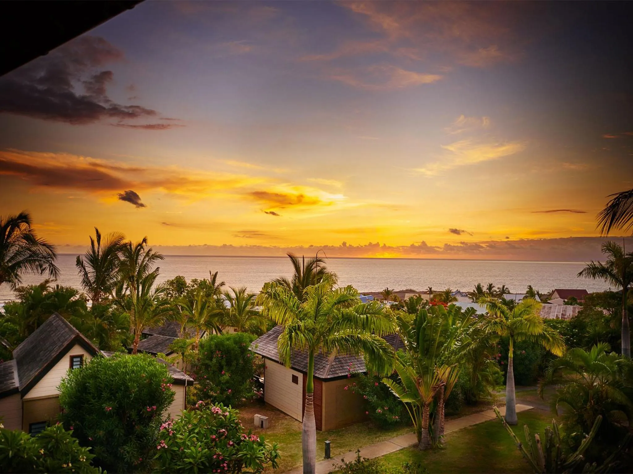 Garden in Iloha Seaview Hotel