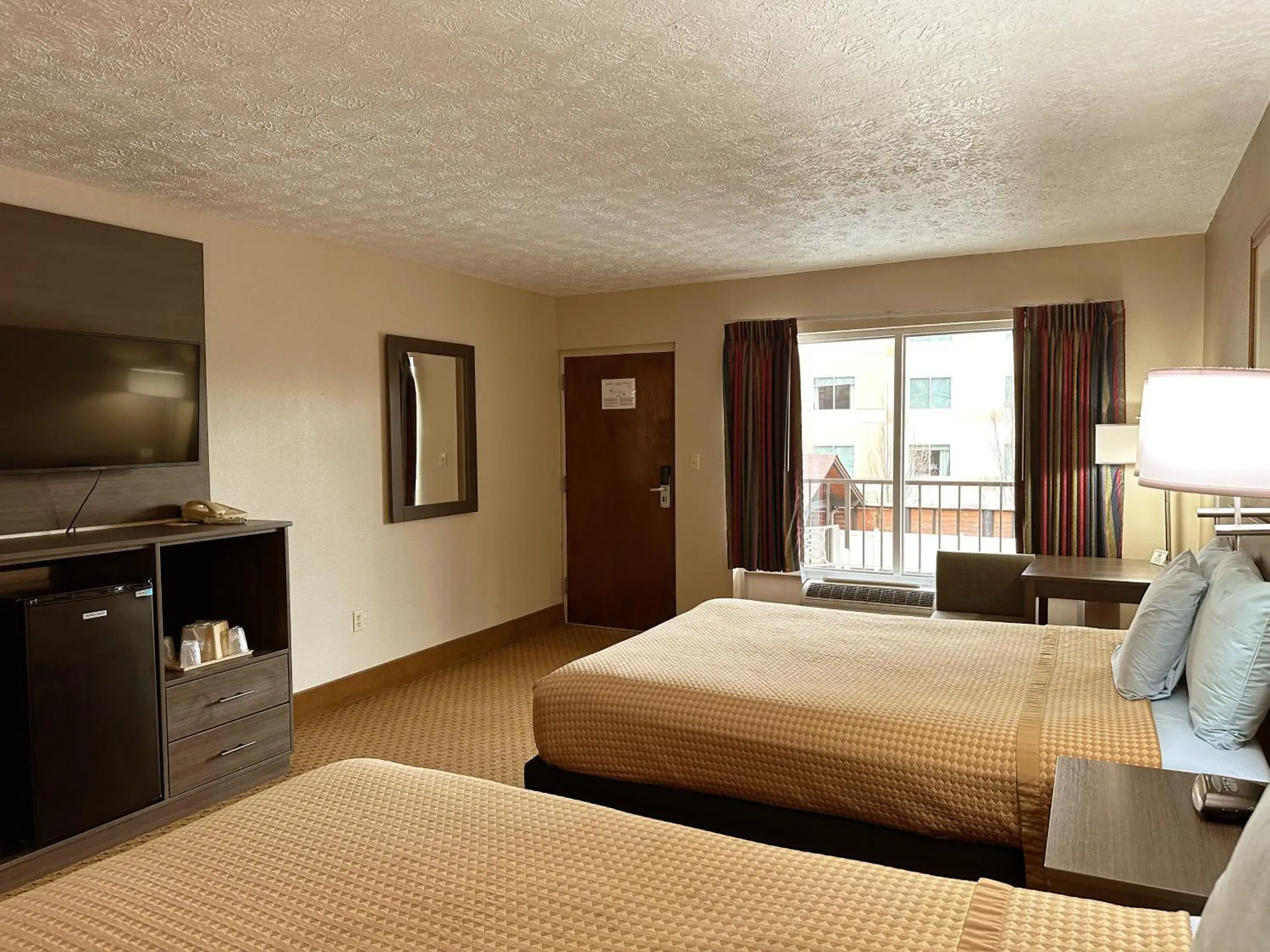 TV and multimedia, Bed in Sidney James Mountain Lodge TV and multimedia, Bed in Sidney James Mountain Lodge