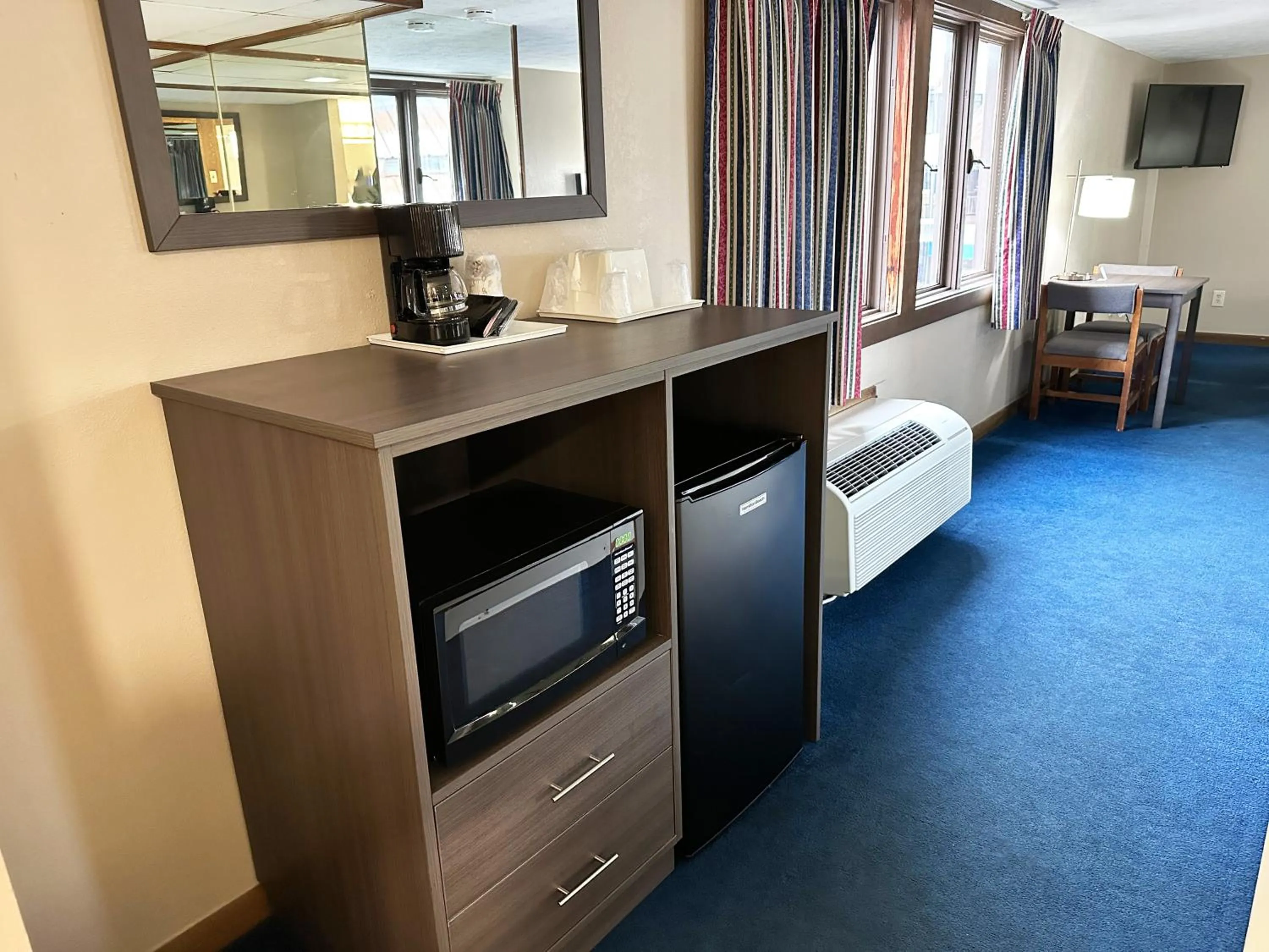 Coffee/tea facilities, Bed in Sidney James Mountain Lodge