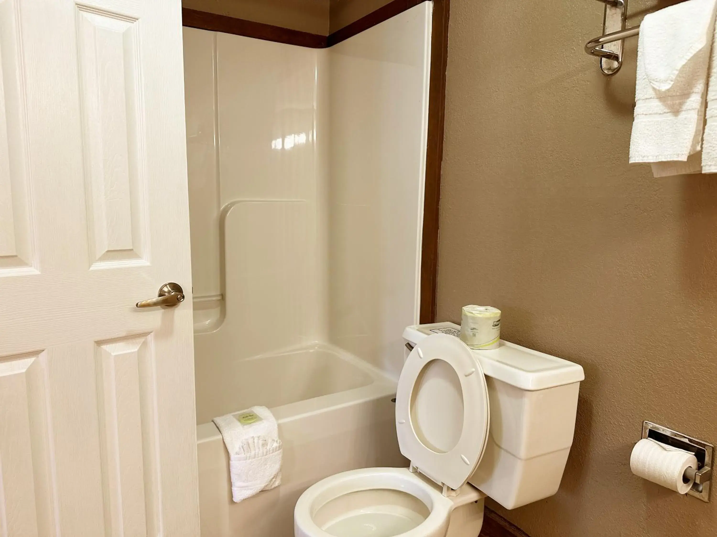 Bathroom in Sidney James Mountain Lodge Bathroom in Sidney James Mountain Lodge
