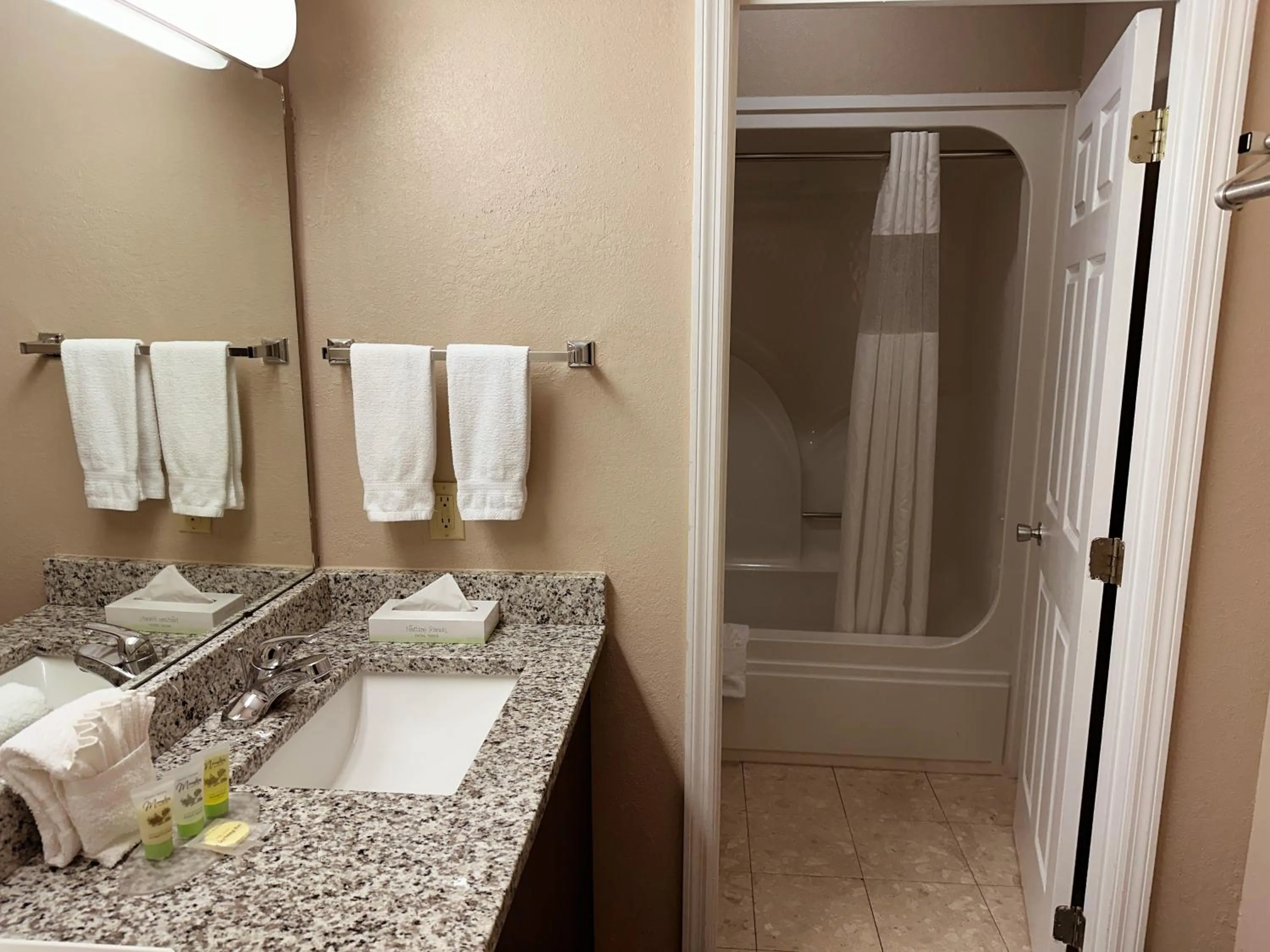 Public Bath in Sidney James Mountain Lodge