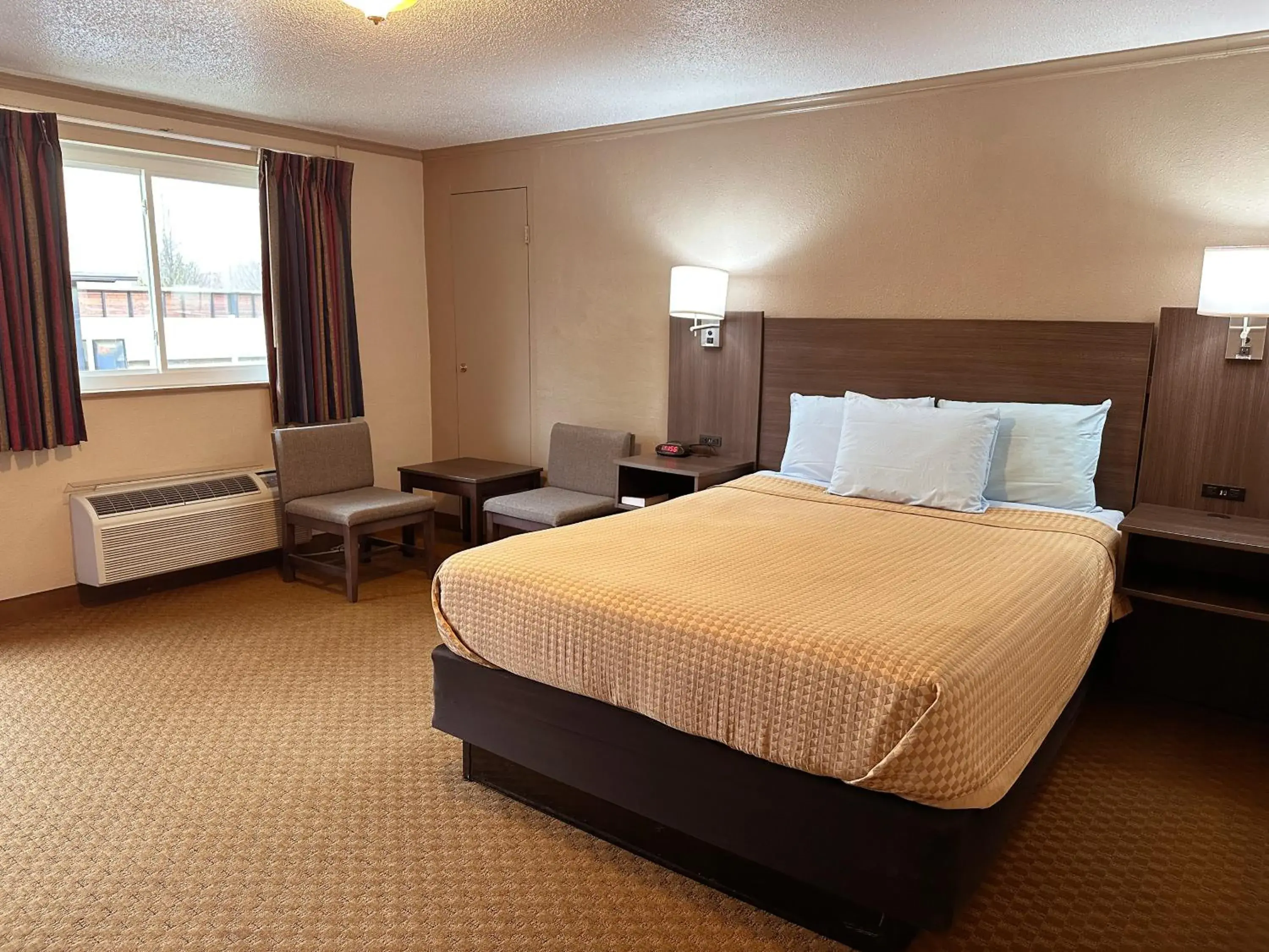 Bedroom, Bed in Sidney James Mountain Lodge Bedroom, Bed in Sidney James Mountain Lodge
