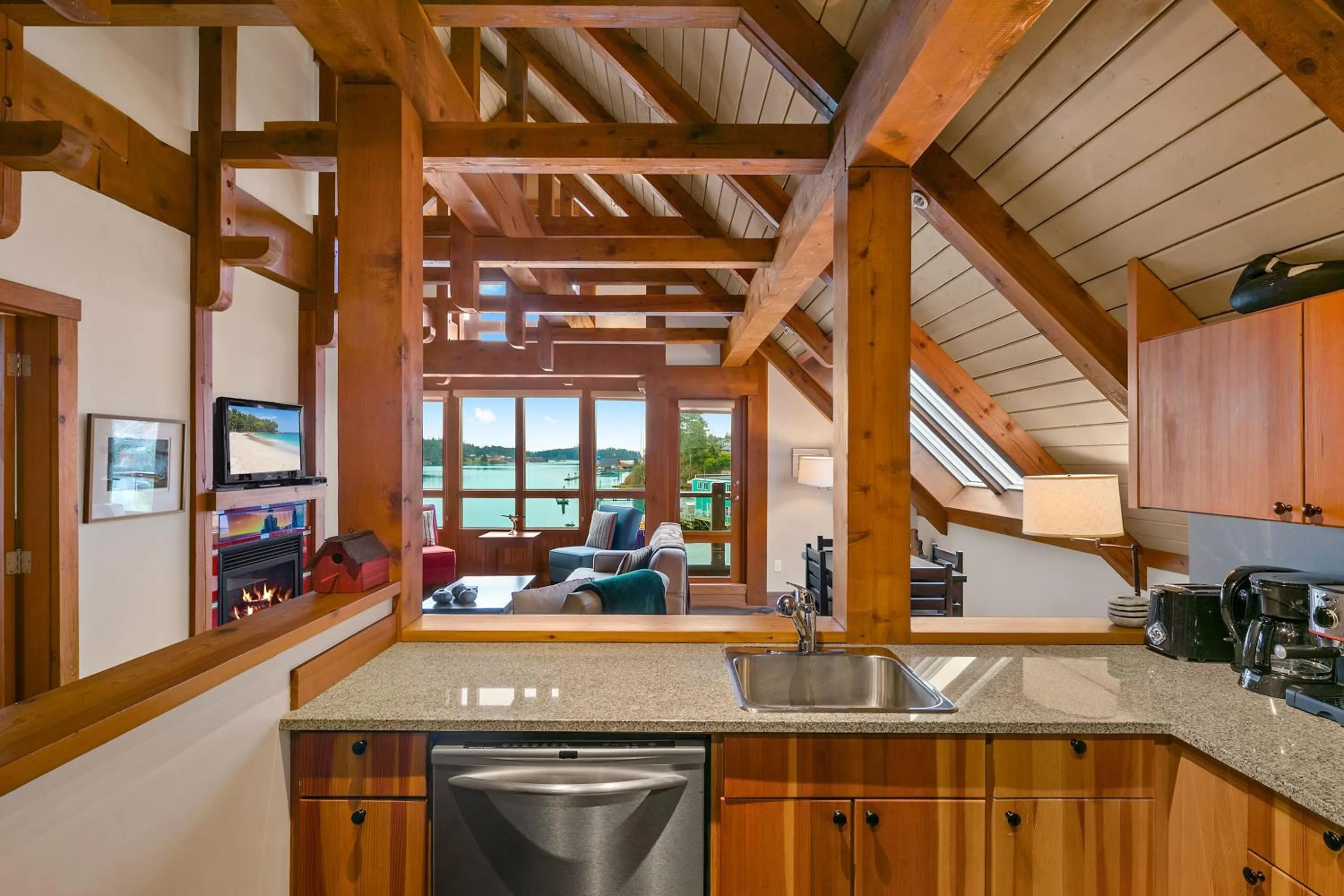 Kitchen or kitchenette in Black Rock Landing
