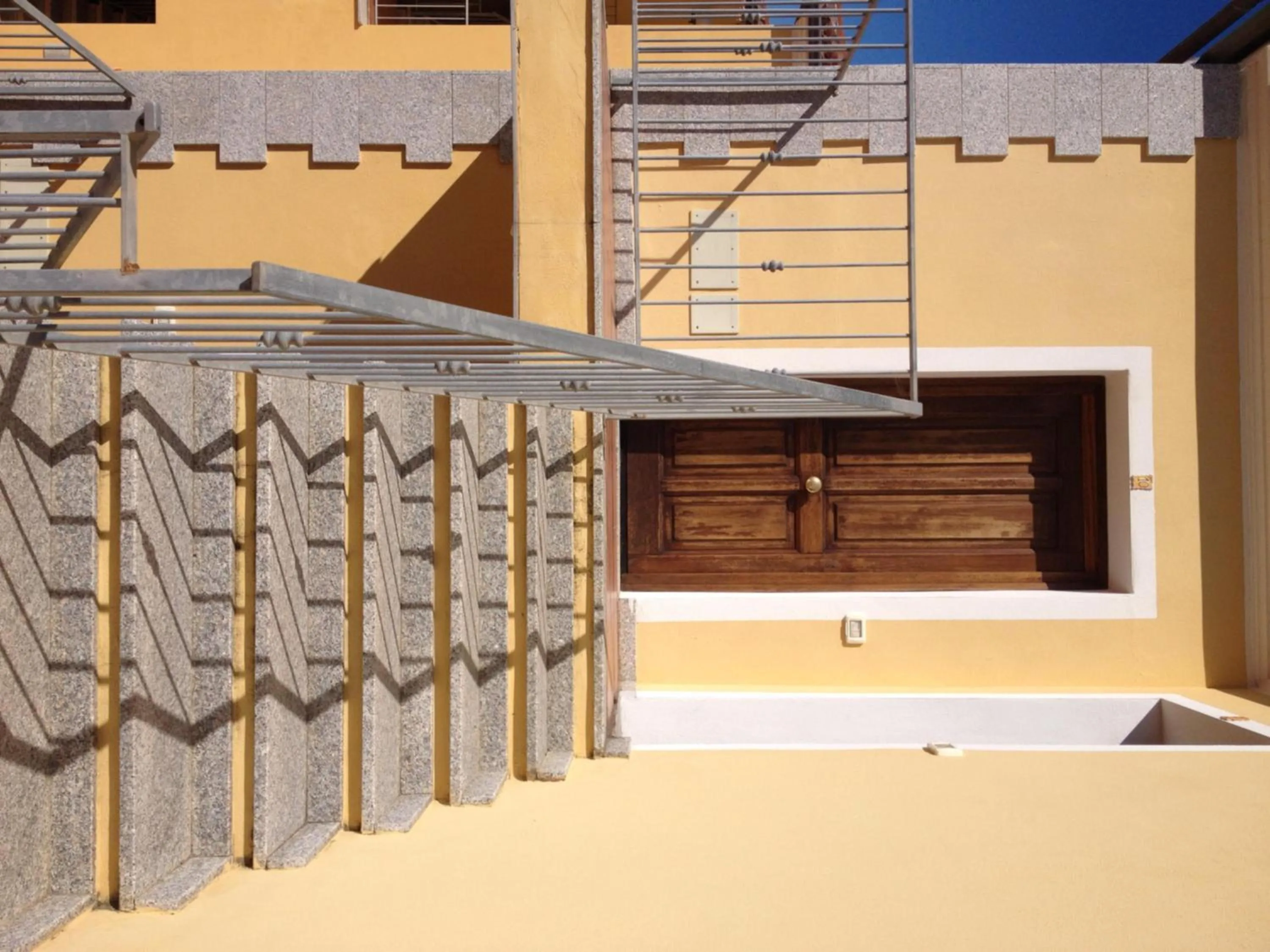 Property building in Modern 1 bed apartment sleep 3 sea view only 700mt from sea