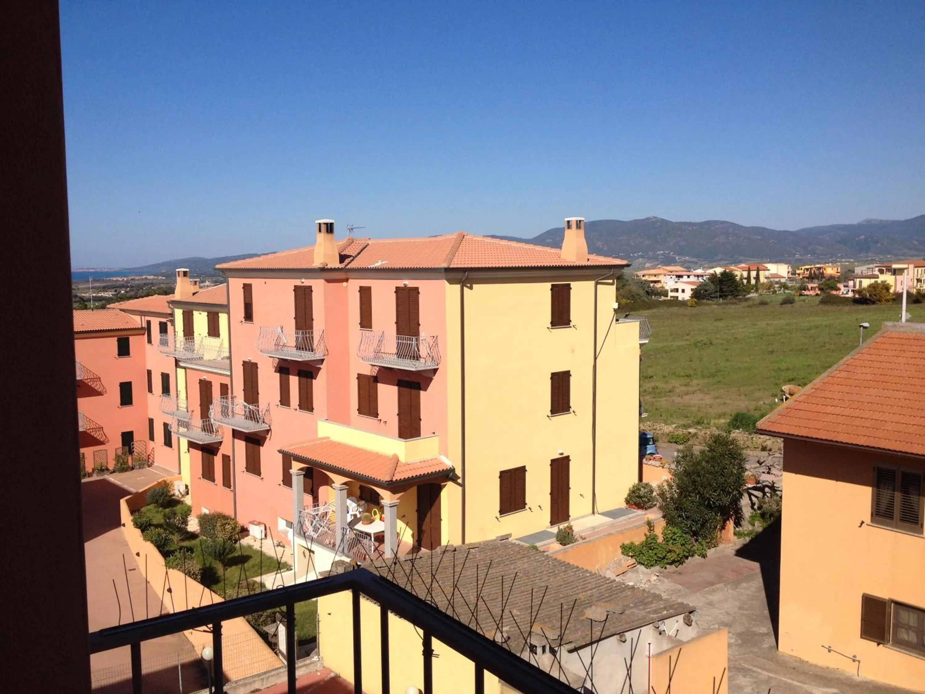 Neighbourhood in Modern 1 bed apartment sleep 3 sea view only 700mt from sea