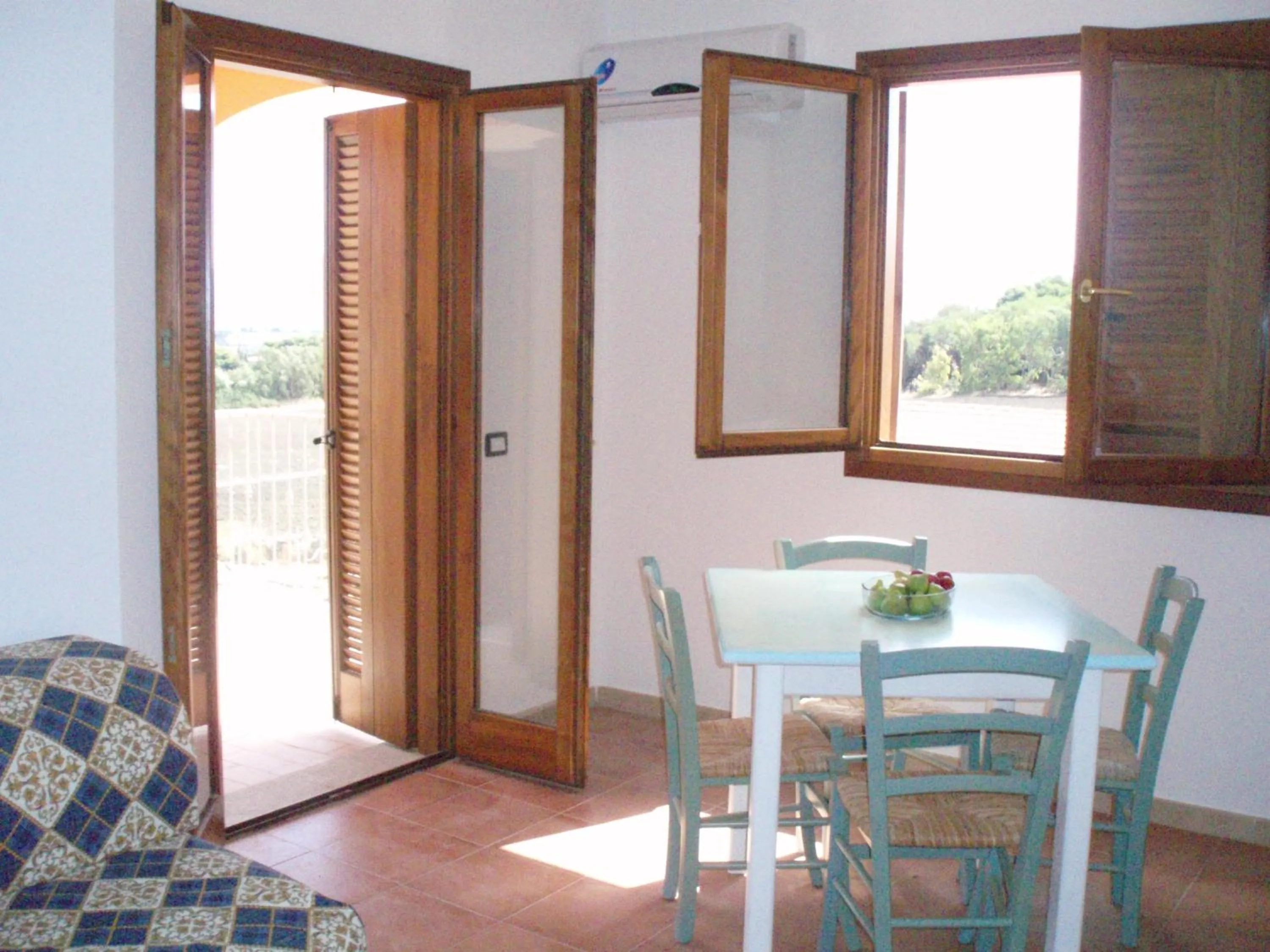 Restaurant/places to eat in Modern 1 bed apartment sleep 3 sea view only 700mt from sea