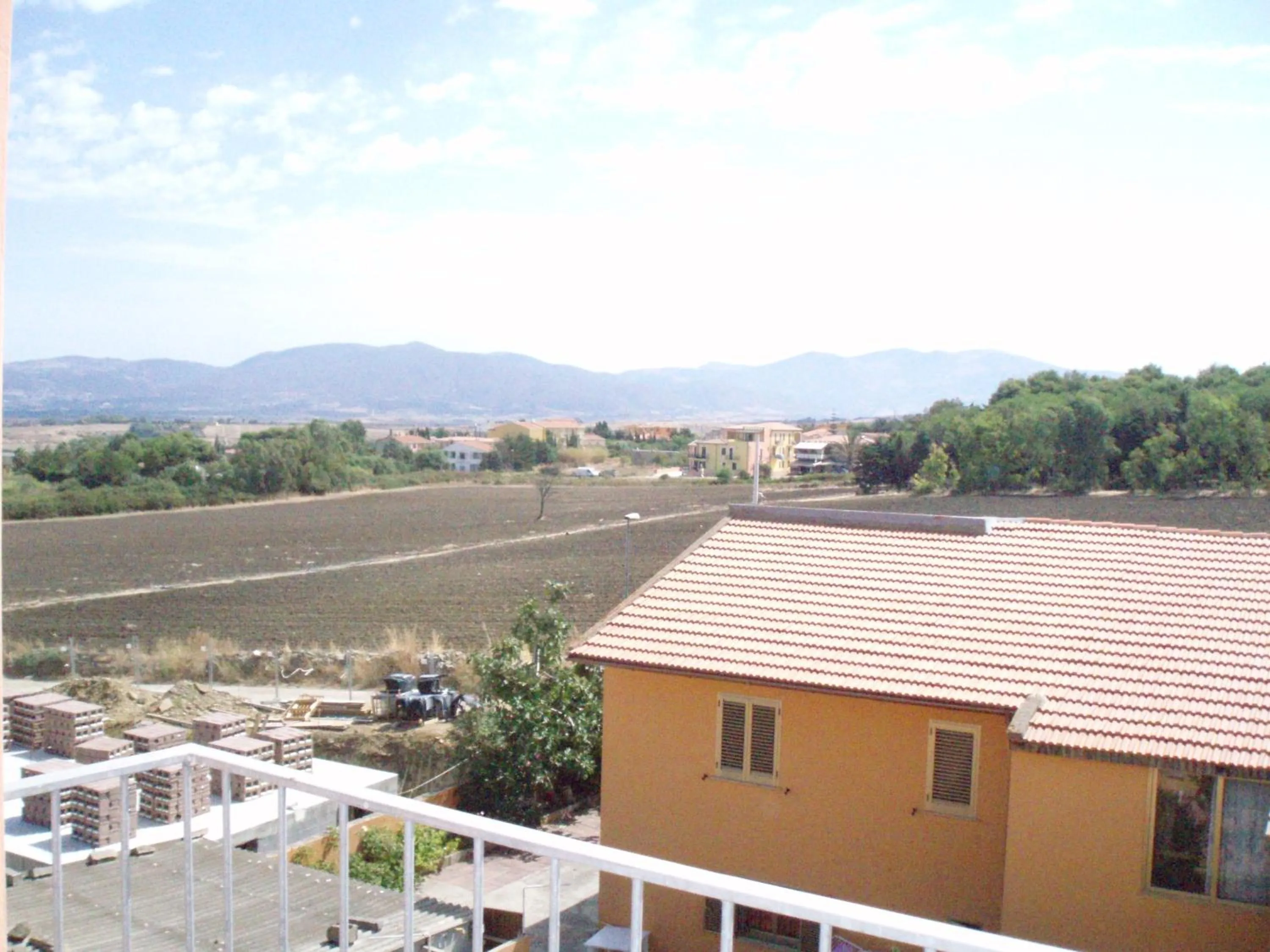 Neighbourhood in Modern 1 bed apartment sleep 3 sea view only 700mt from sea
