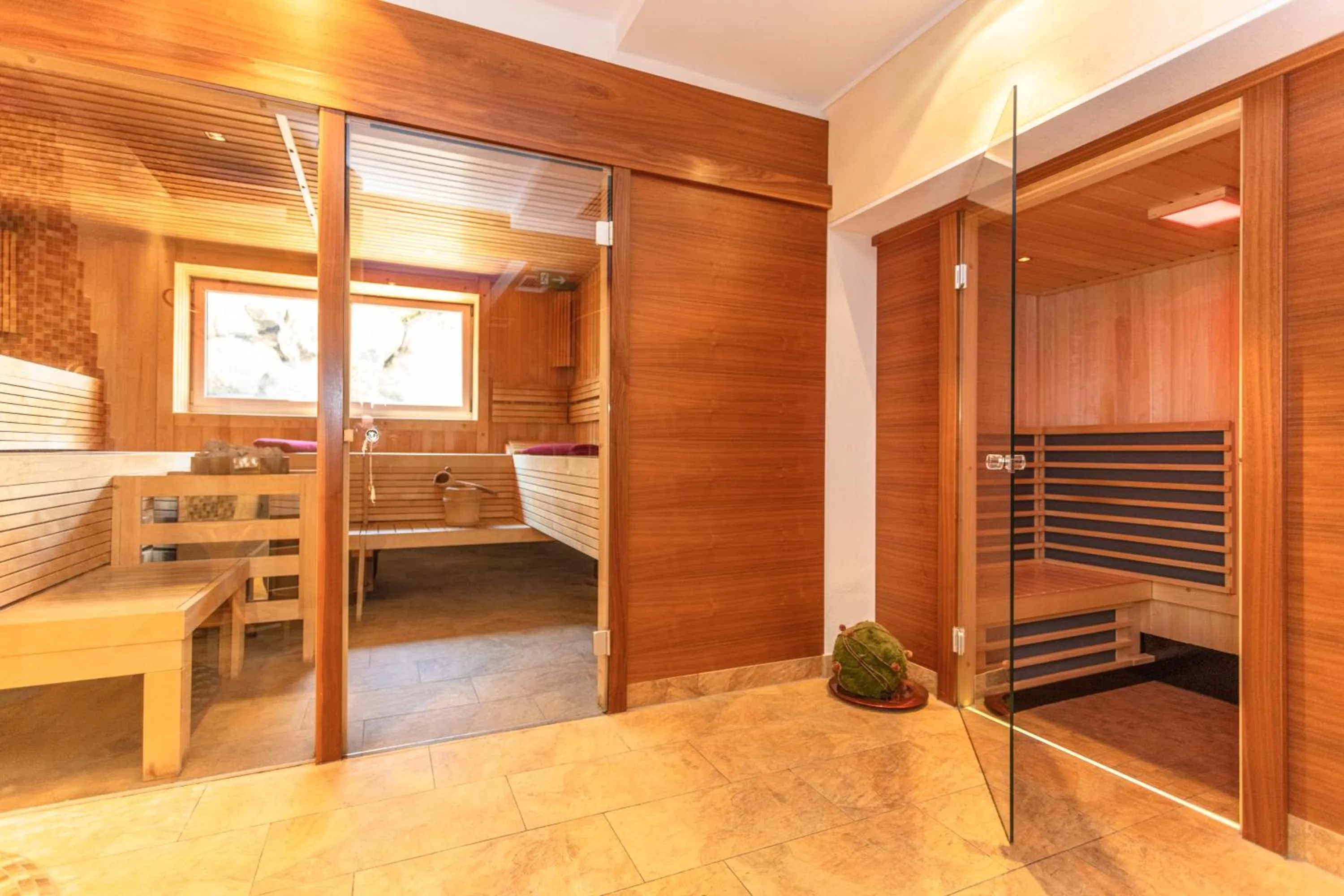 Sauna, Bed in Apart Hotel Alpenhof Werfenweng