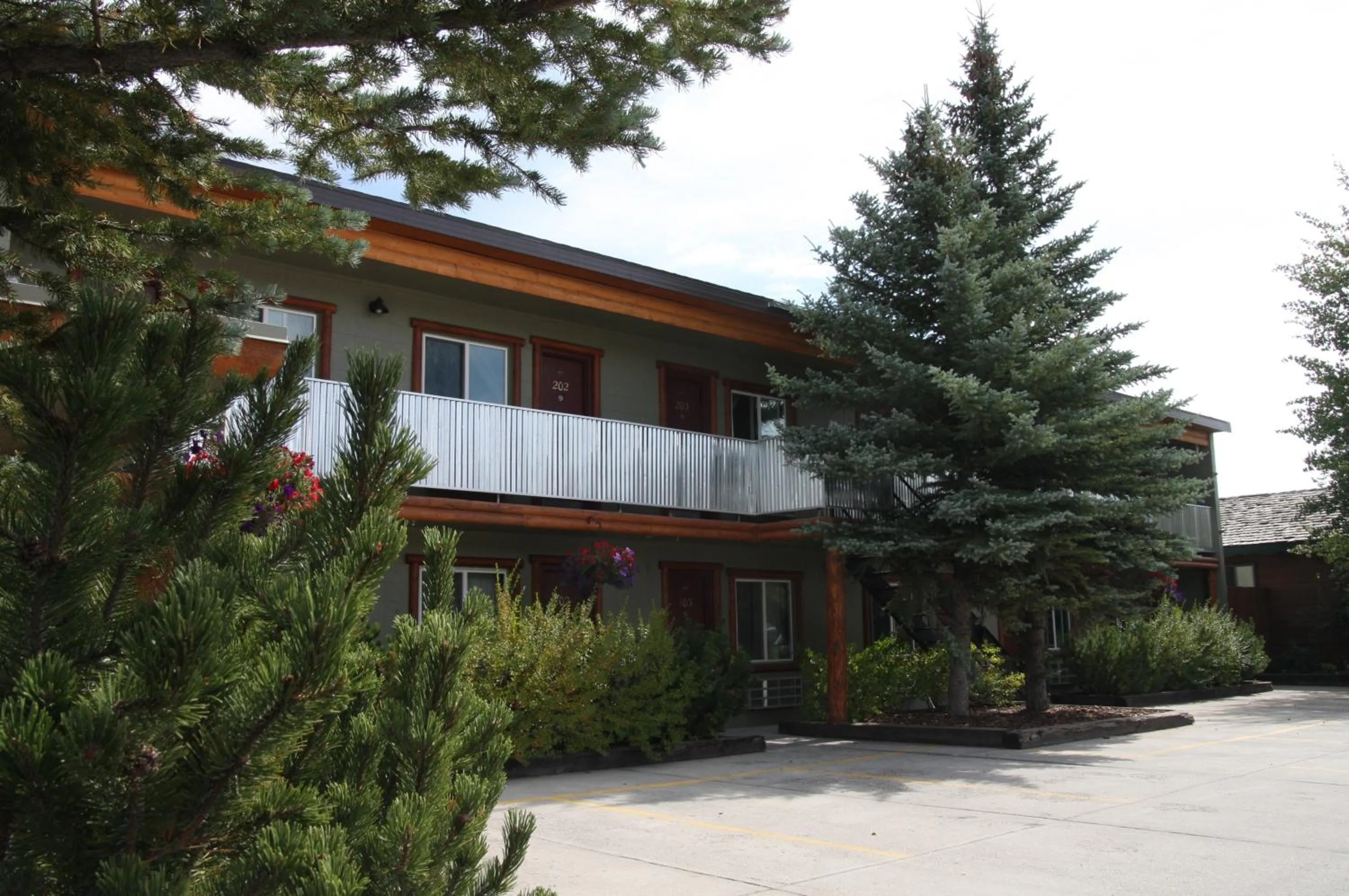 Facade/entrance in Moose Creek Inn