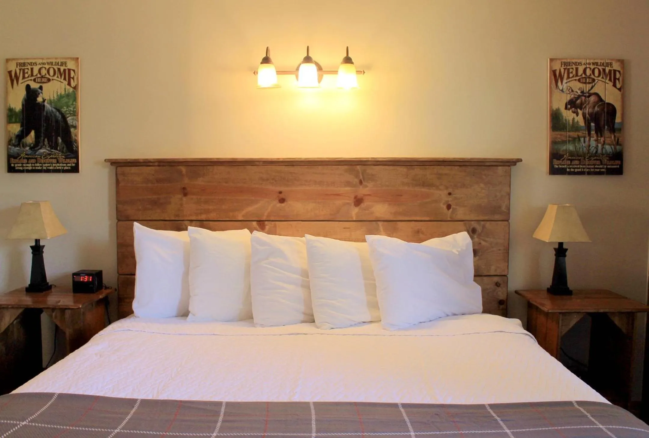 Bed in Moose Creek Inn