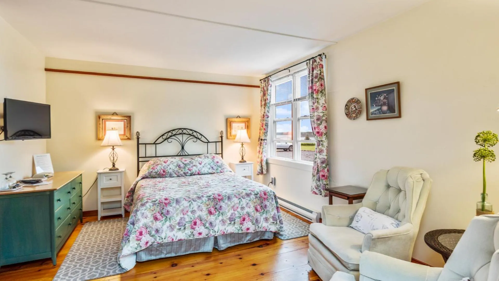 Bedroom, Bed in Bayview Pines Country Inn B&B