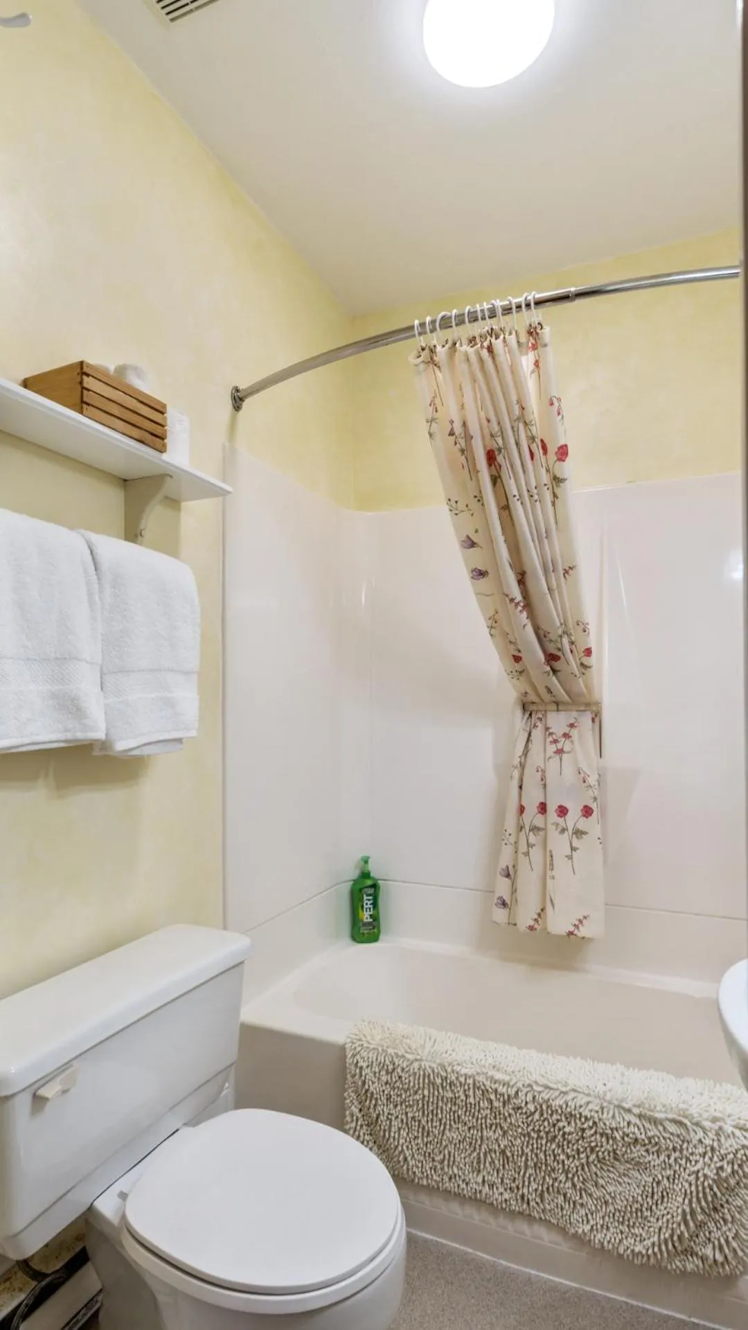 Bathroom in Bayview Pines Country Inn B&B