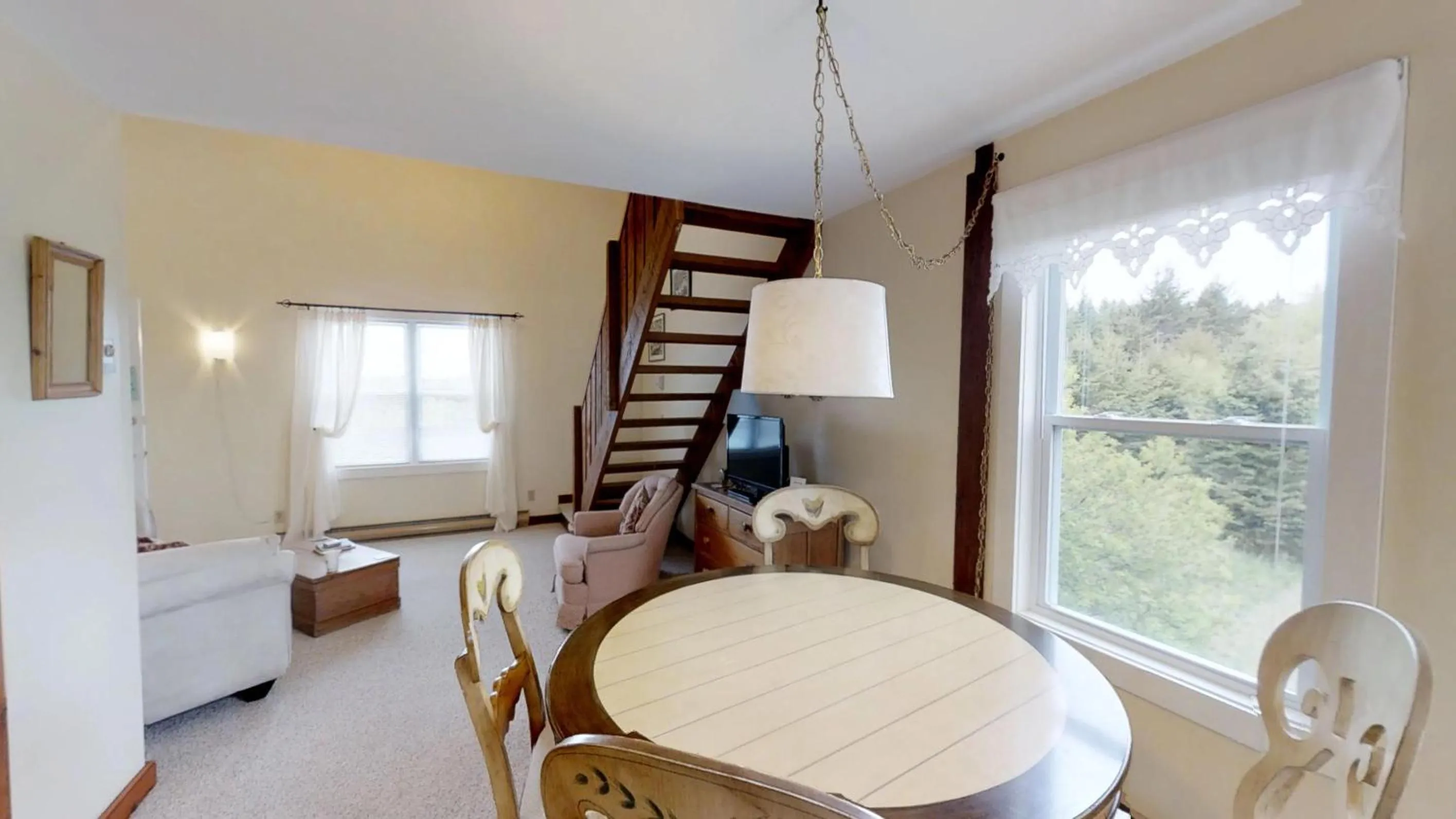 Dining area in Bayview Pines Country Inn B&B