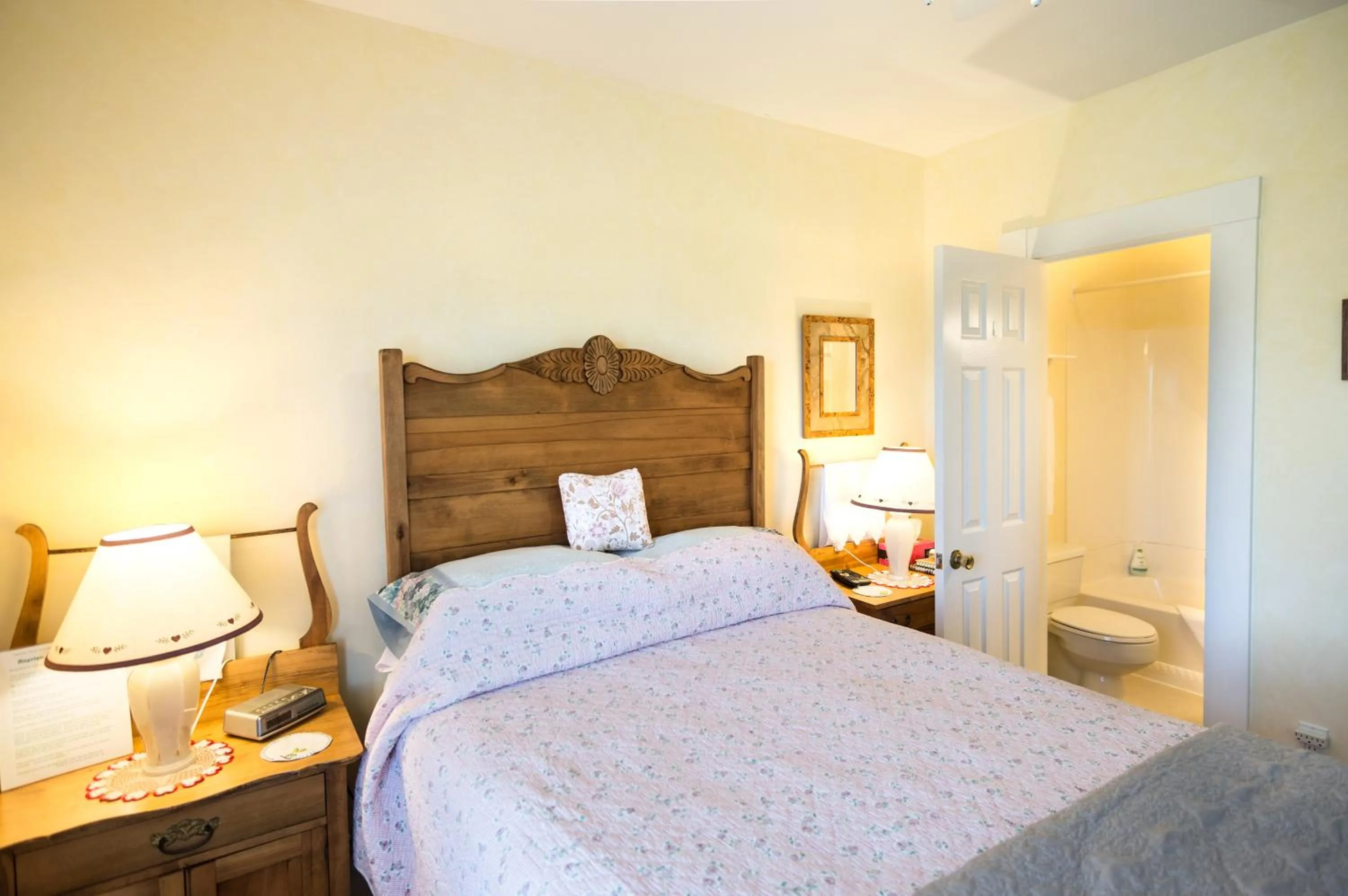 Photo of the whole room, Bed in Bayview Pines Country Inn B&B