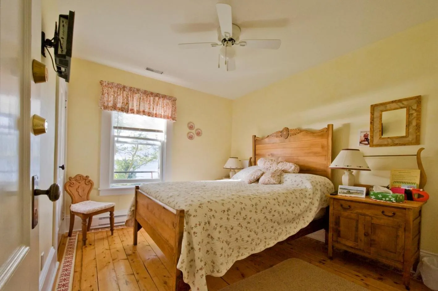 Bedroom, Bed in Bayview Pines Country Inn B&B