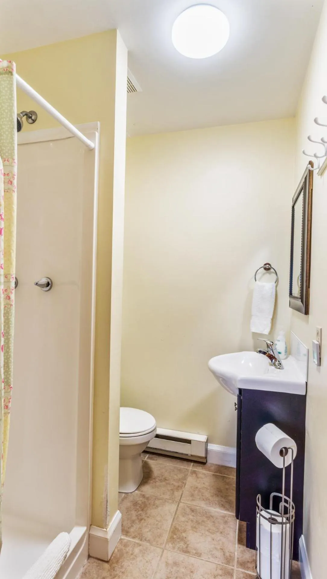 Shower in Bayview Pines Country Inn B&B