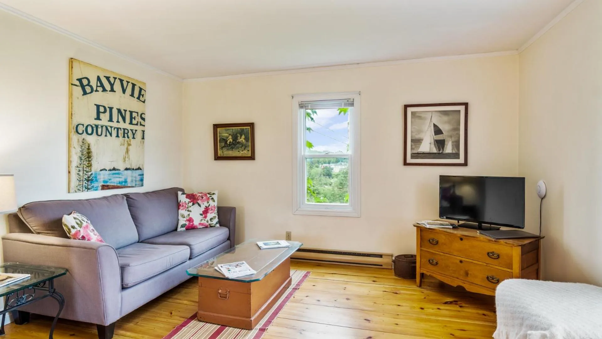 Living room in Bayview Pines Country Inn B&B