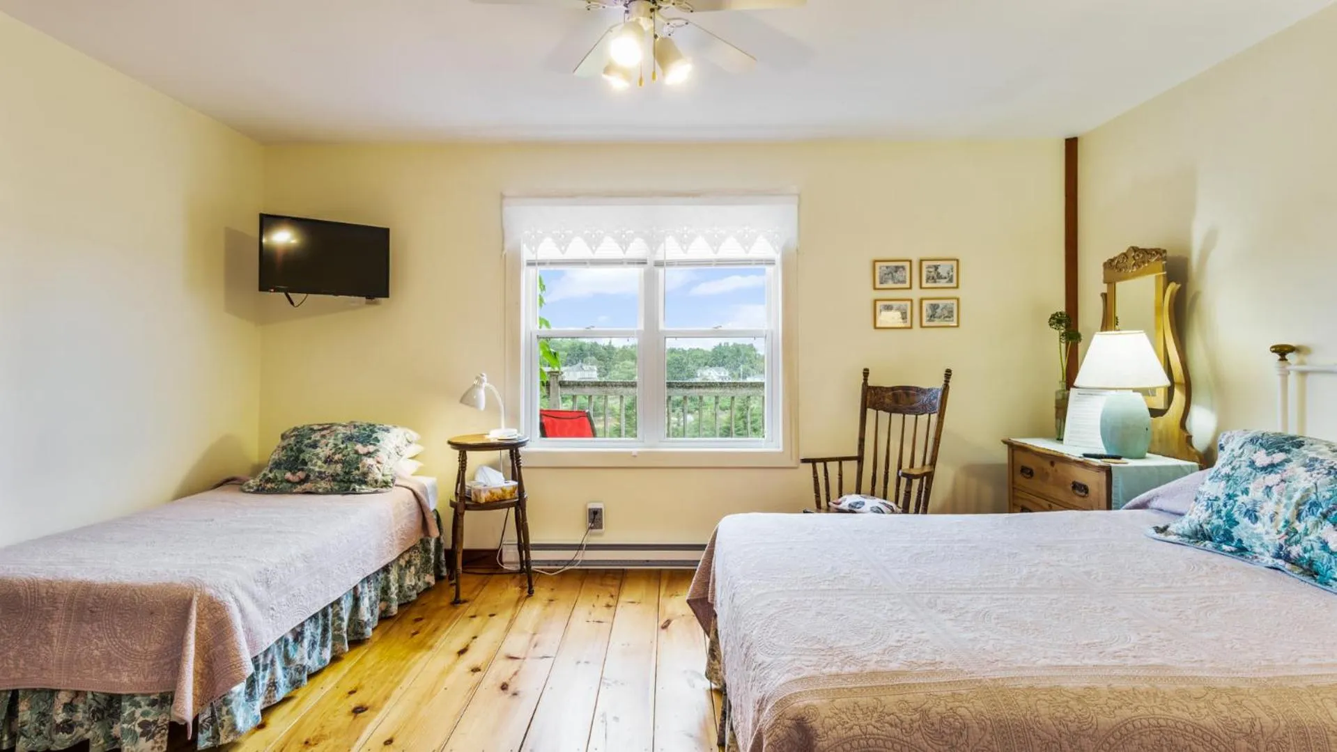 Bedroom, Bed in Bayview Pines Country Inn B&B