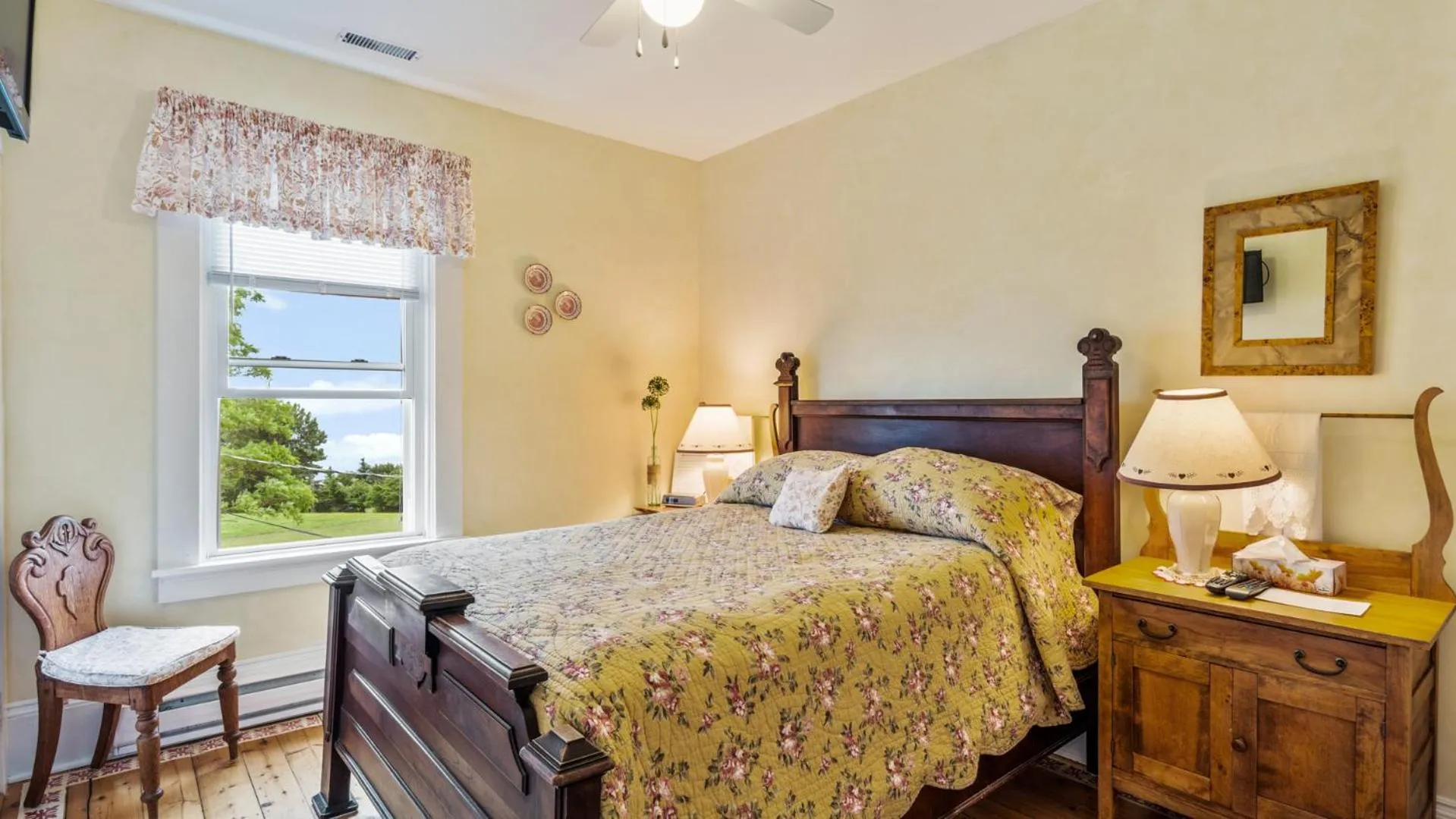 Bedroom, Bed in Bayview Pines Country Inn B&B