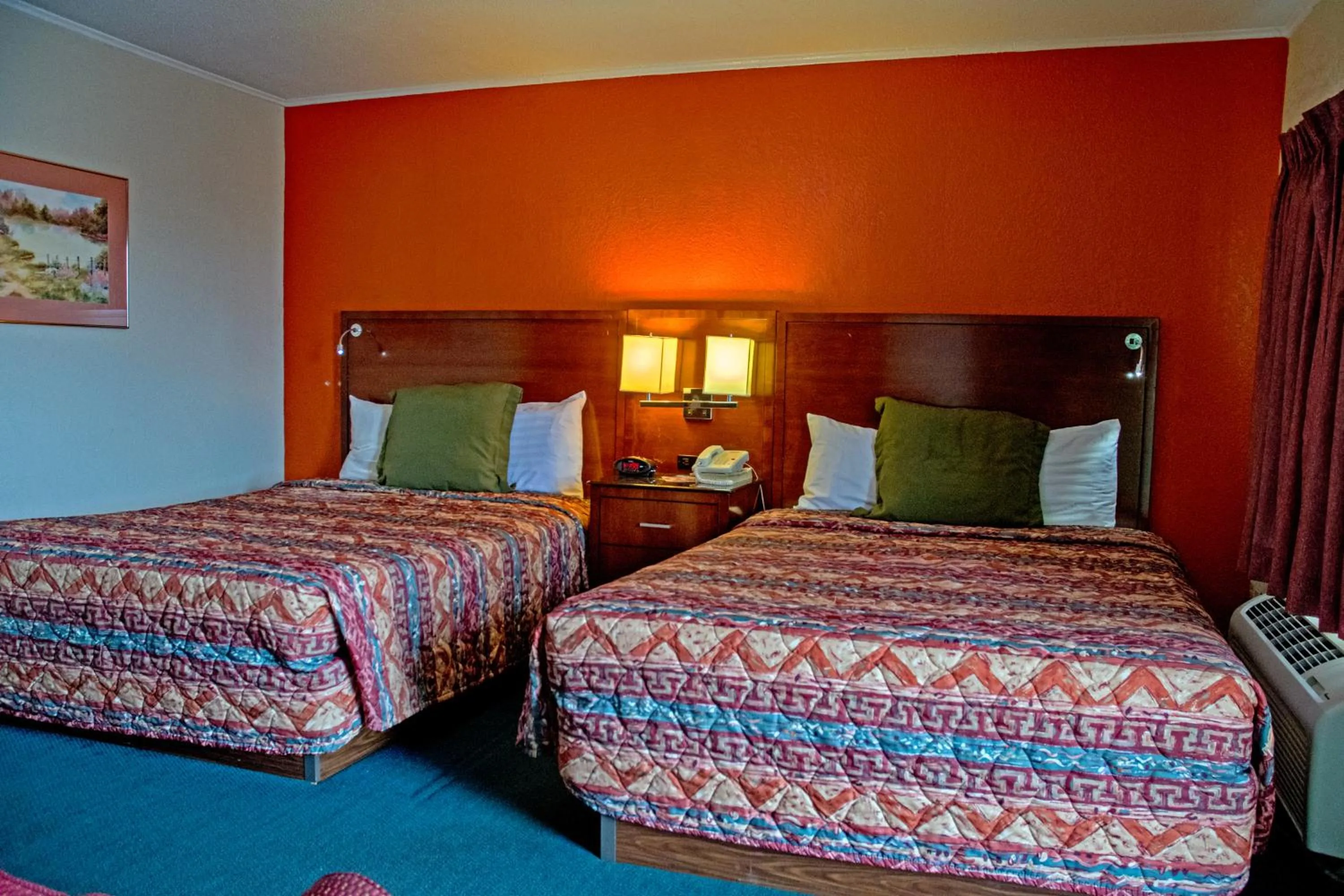 Bed in America's Best Inn and Suites Emporia