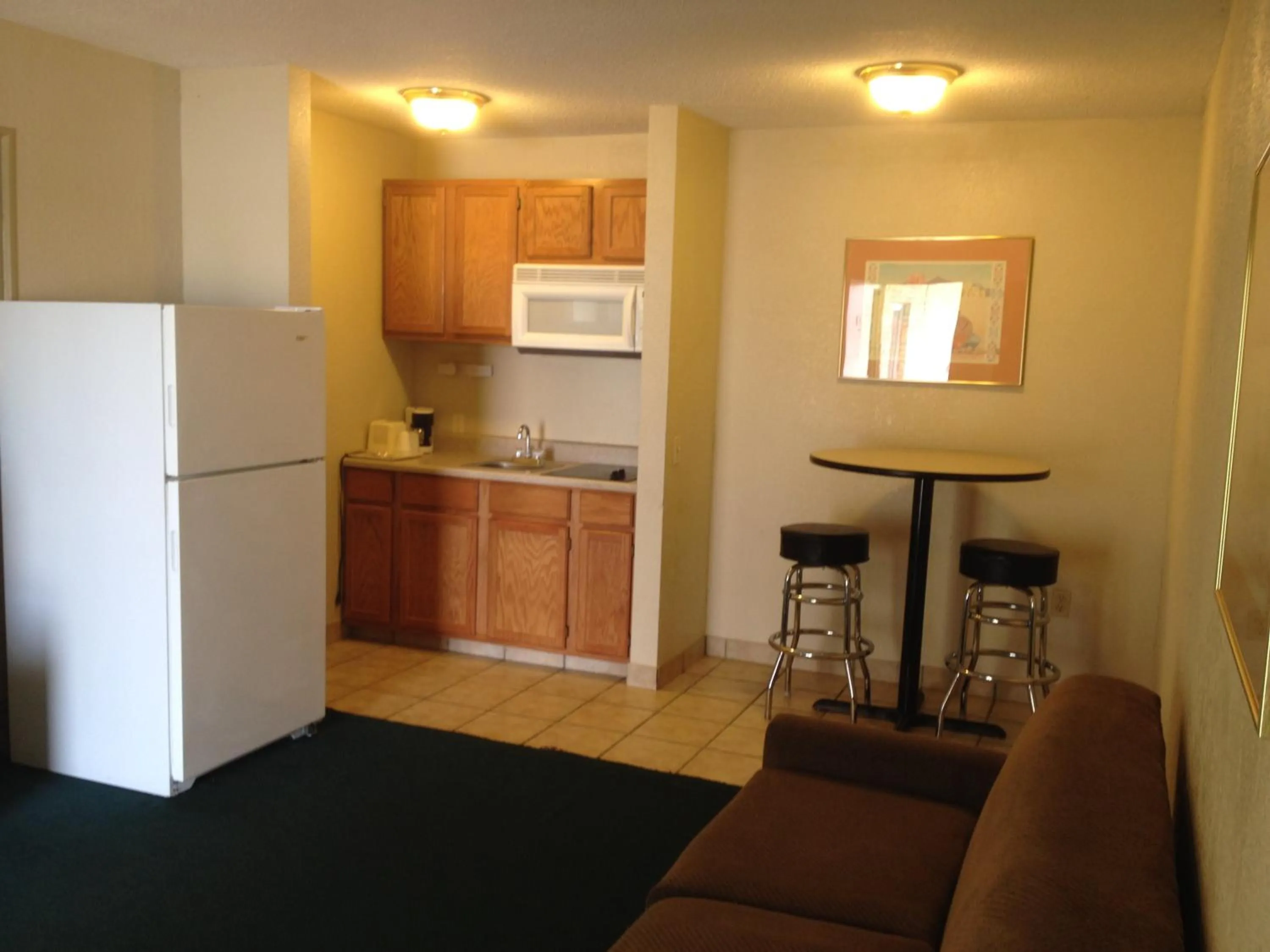 Kitchen or kitchenette in America's Best Inn and Suites Emporia