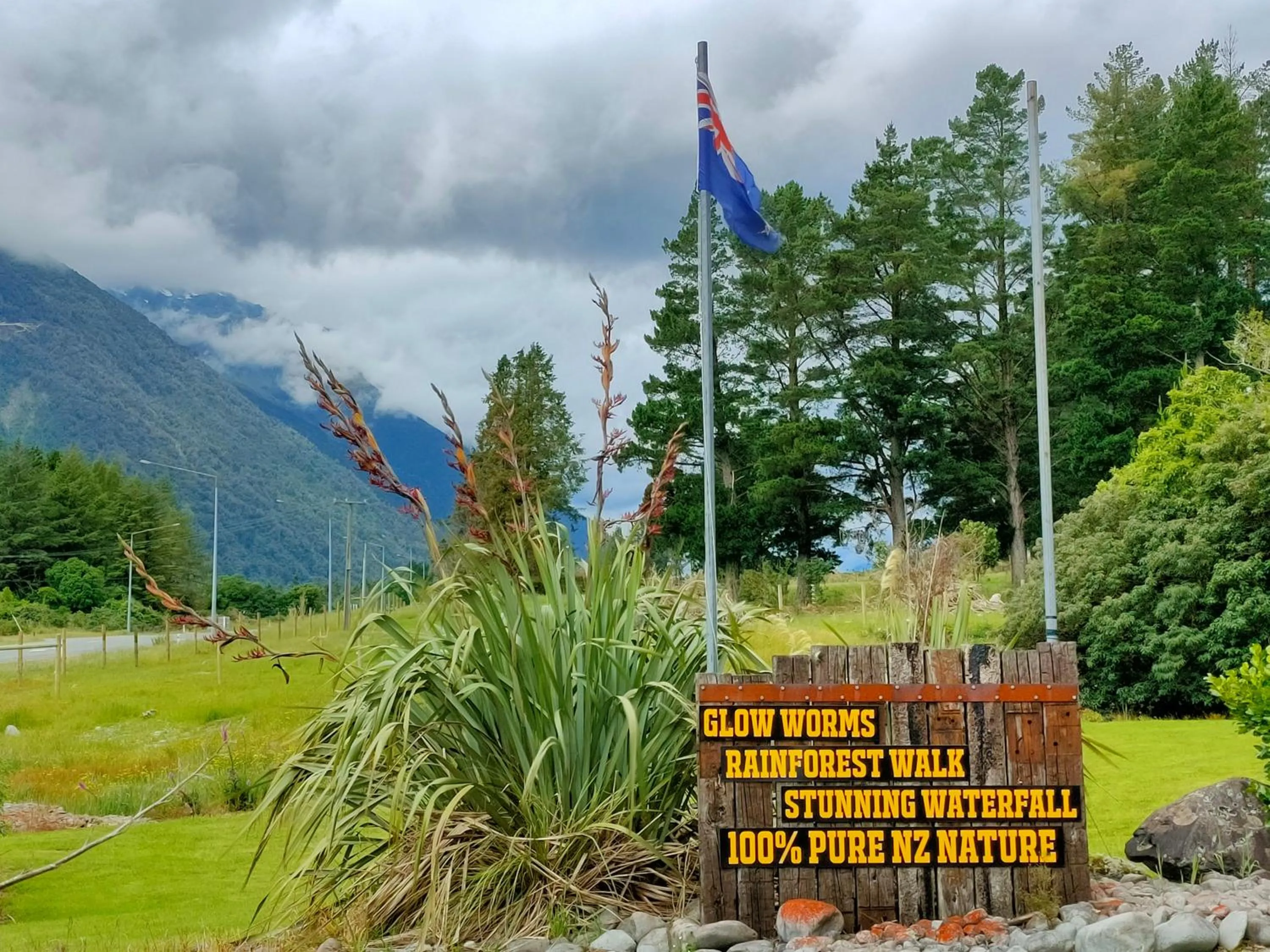 Property logo or sign in Jackson's Retreat Alpine Holiday Park