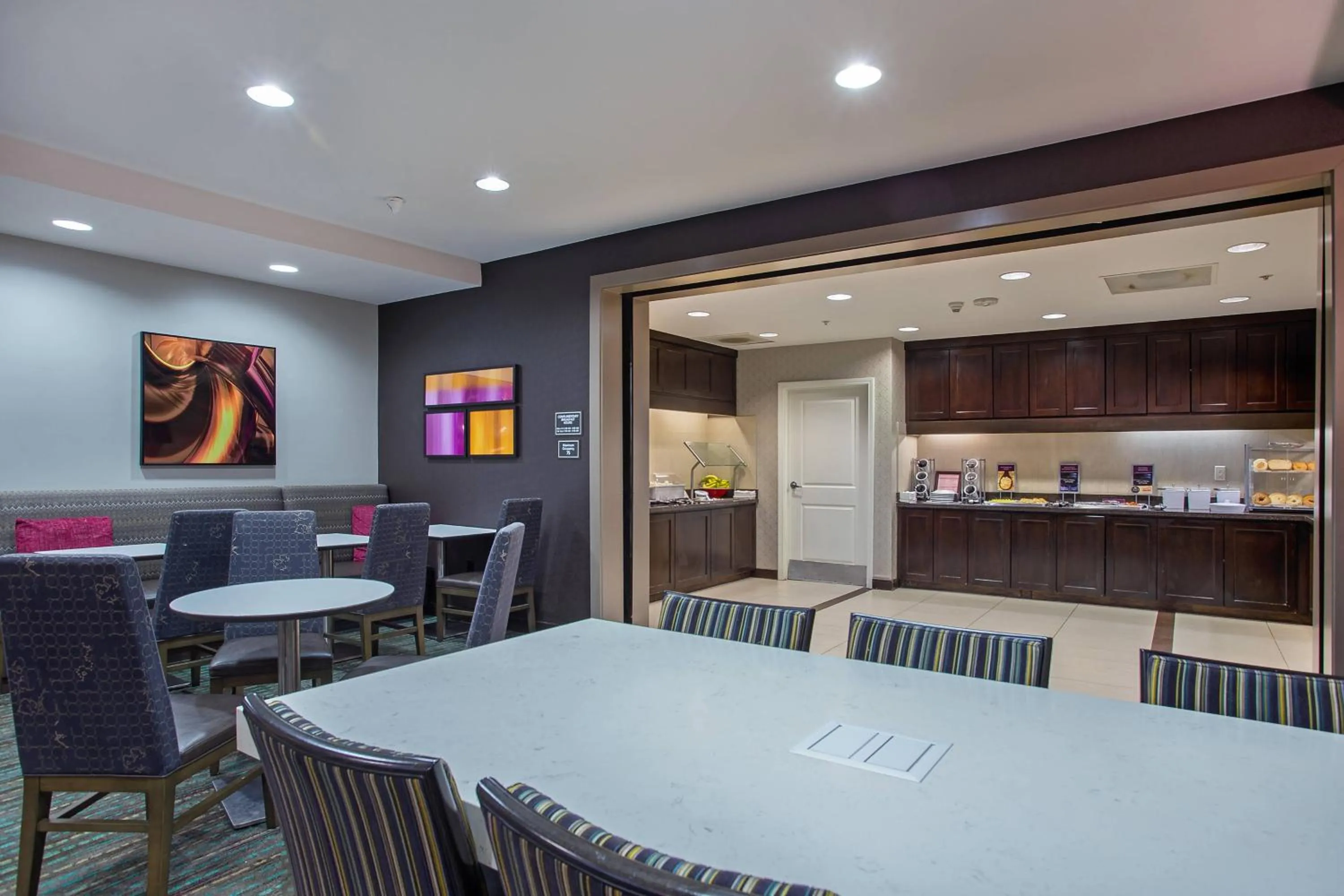 Restaurant/places to eat in Residence Inn Jackson