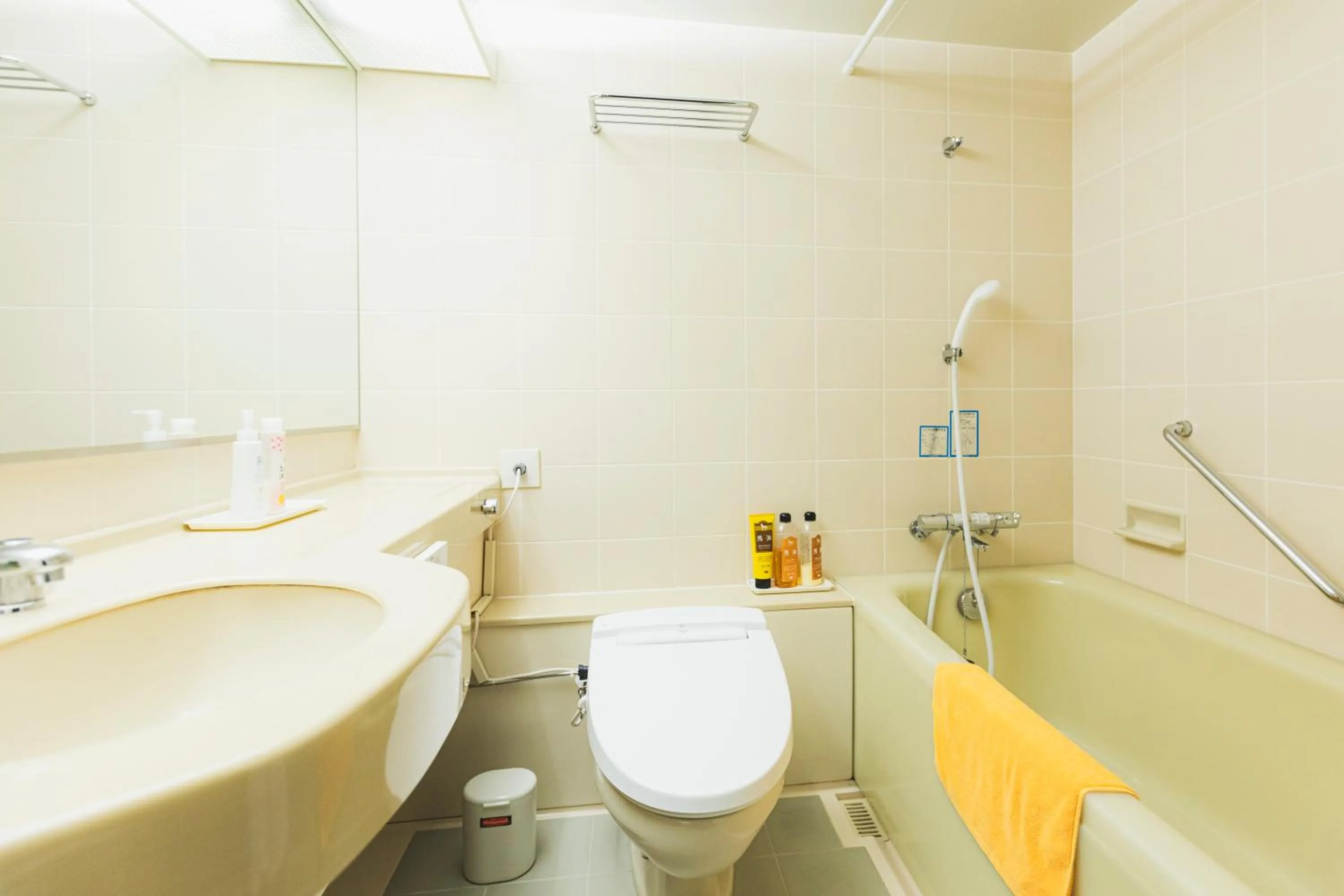 Shower in Onsen Yupopo