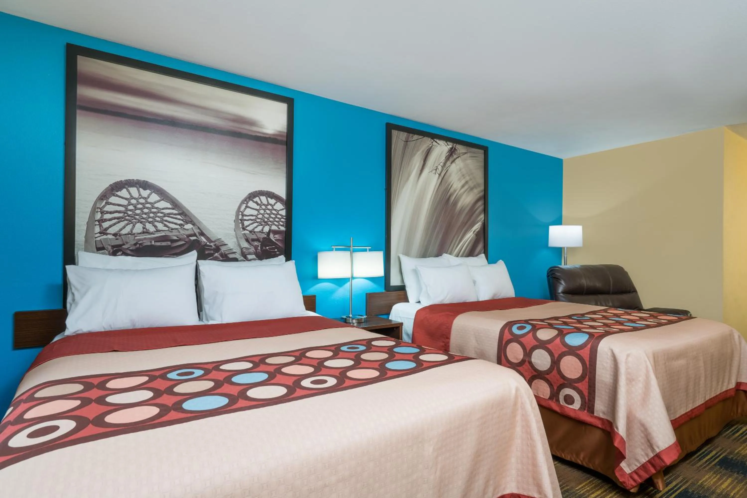 Bed in Super 8 by Wyndham Rochester Mayo Clinic Area