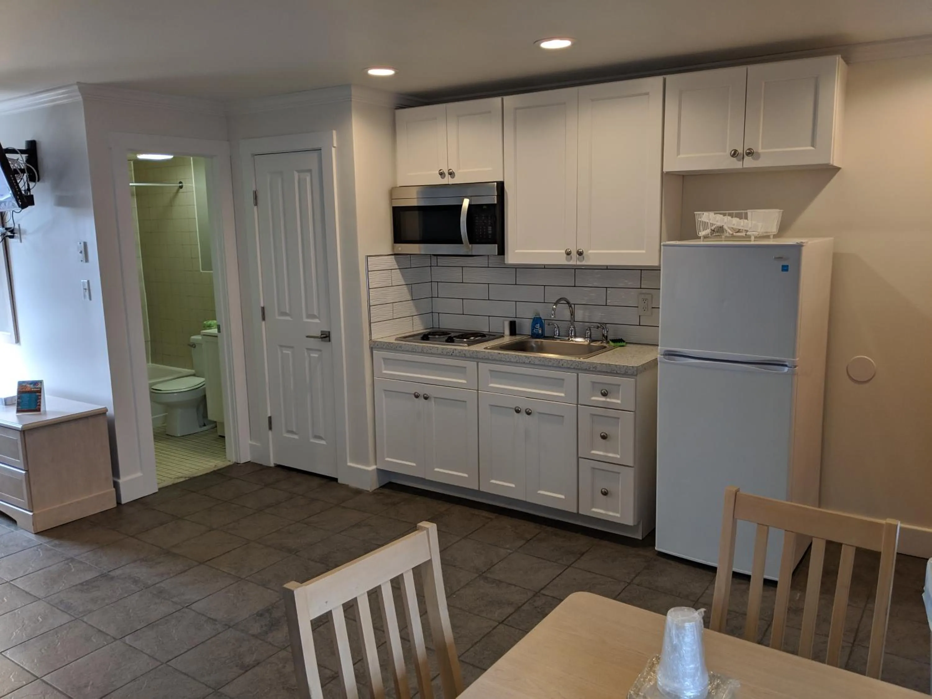 Shower in Crystal Sands Motel