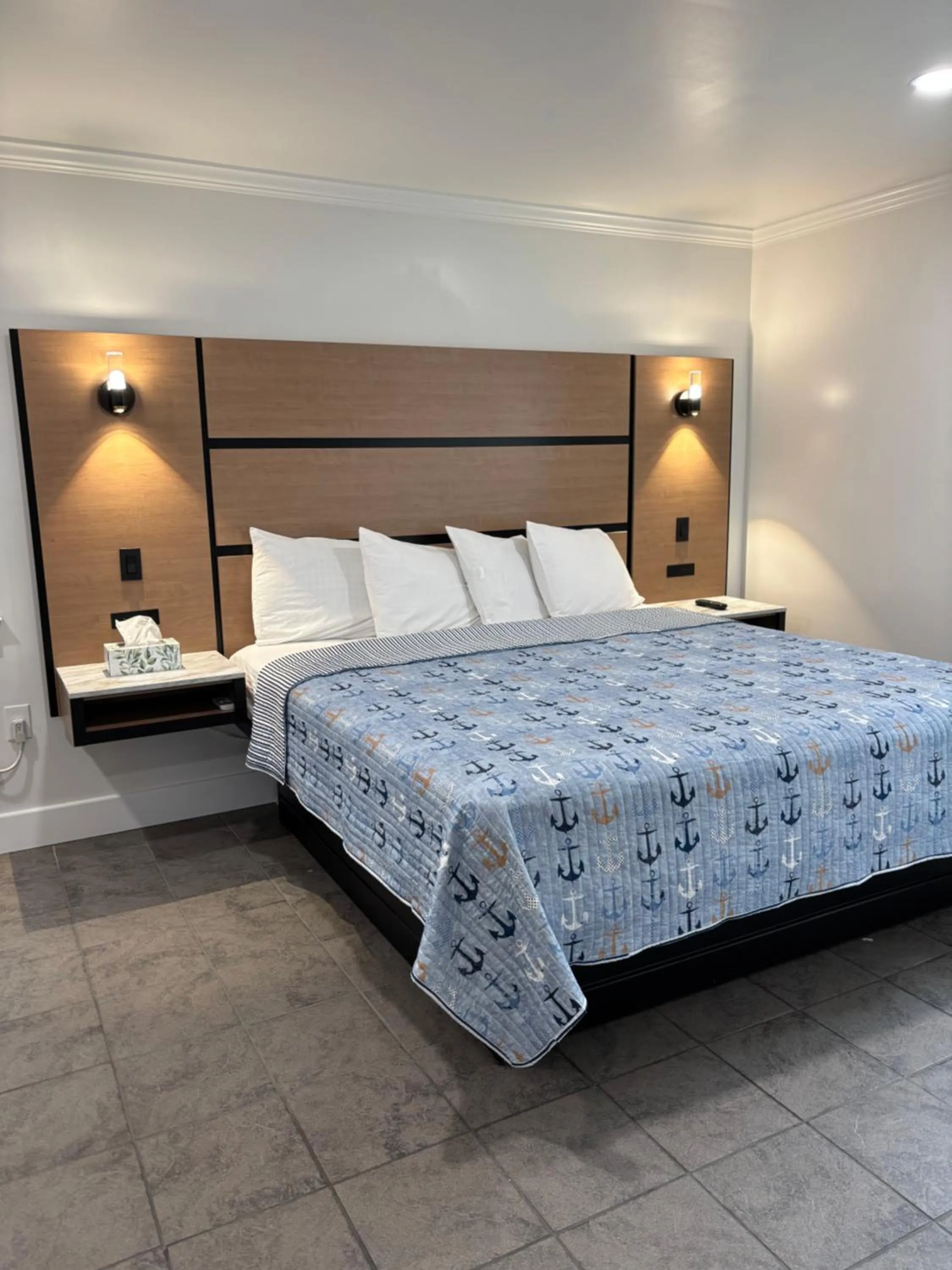 Bed in Crystal Sands Motel