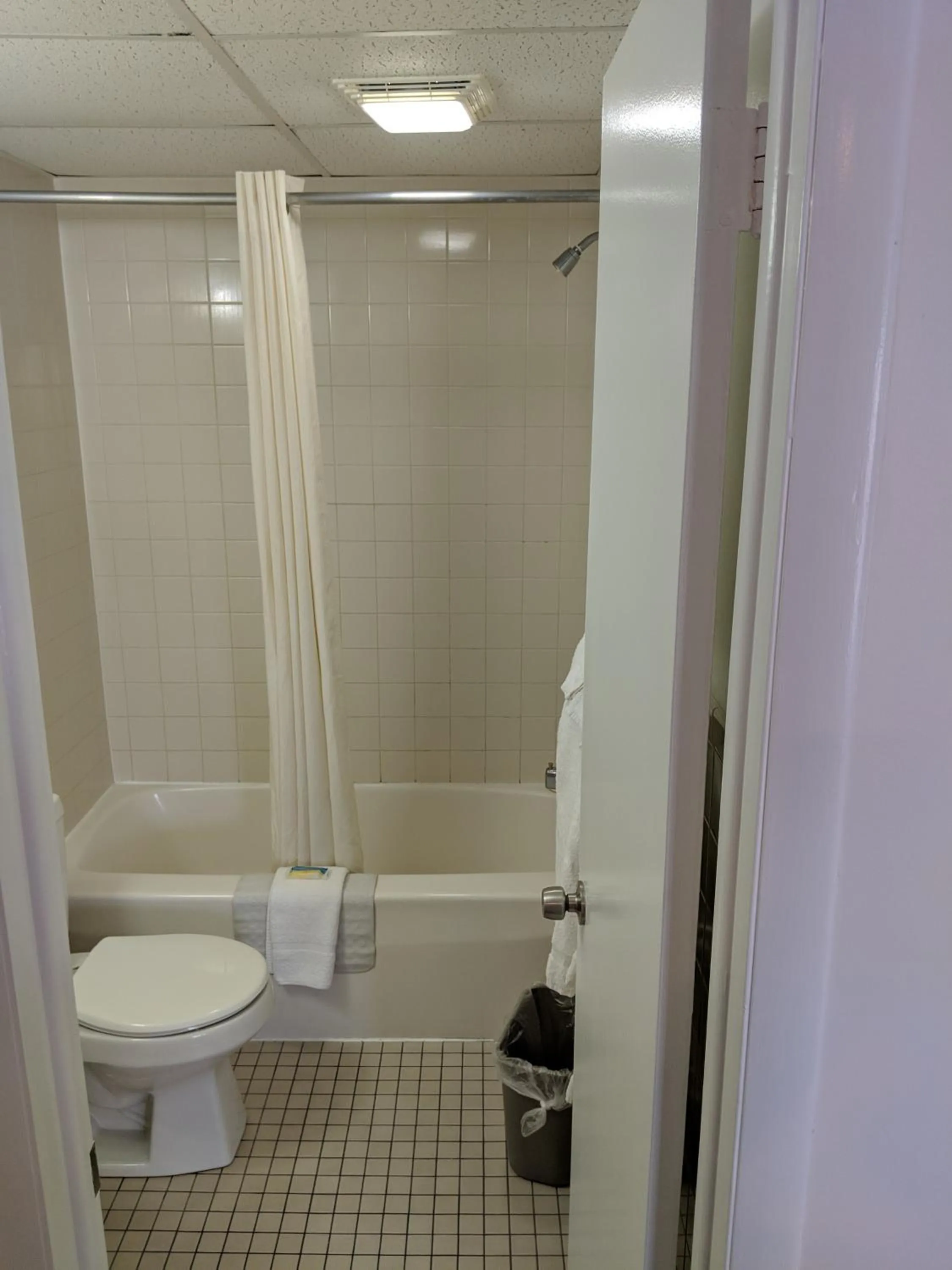 Shower in Crystal Sands Motel