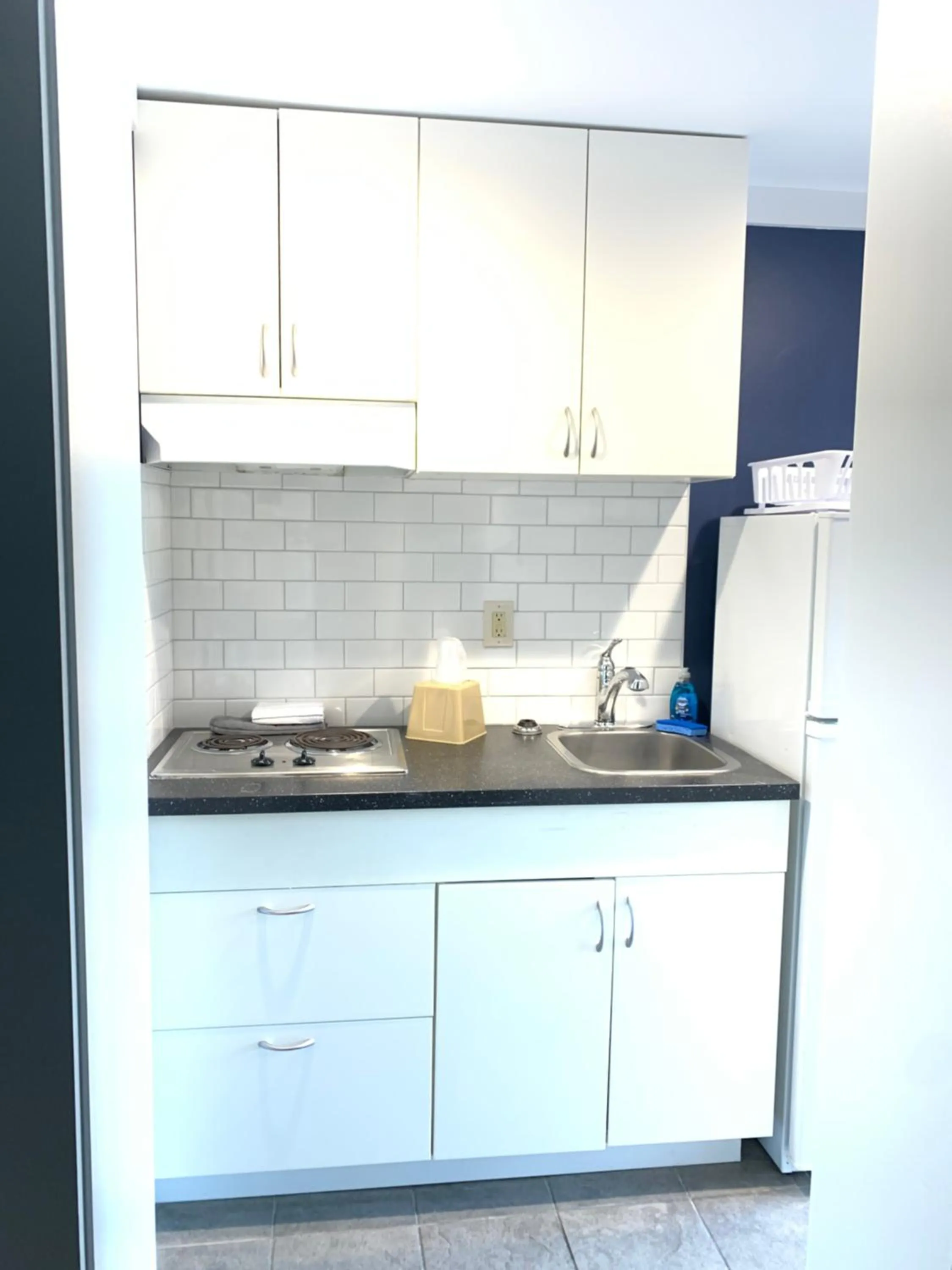 Kitchen or kitchenette in Crystal Sands Motel